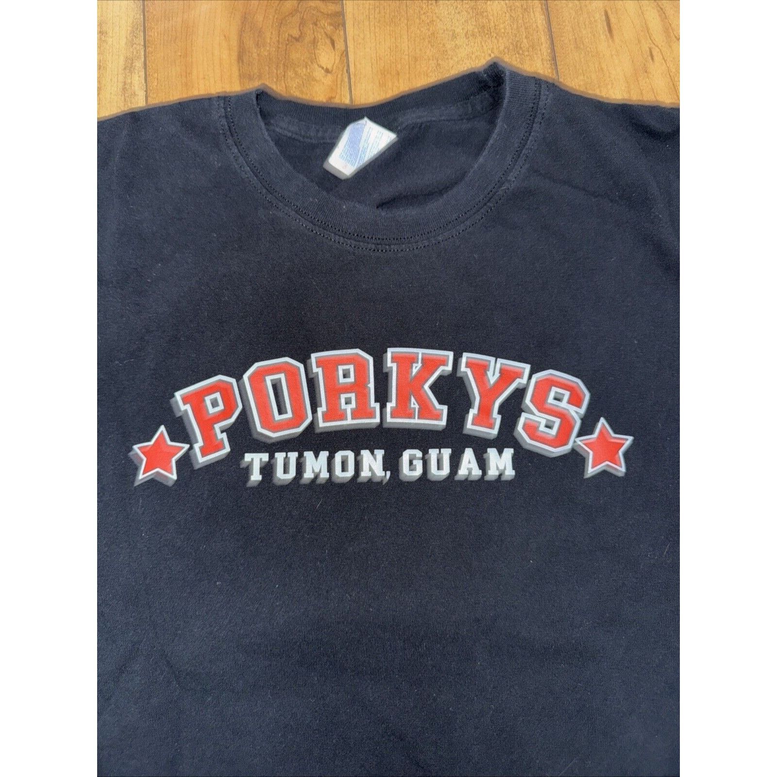 Band Tees × Gildan × Vintage Porky’s Truman Guam USA Bar T-Shirt Large 21x27 Graphic Tee Size US L / EU 52-54 / 3 - 4 Thumbnail