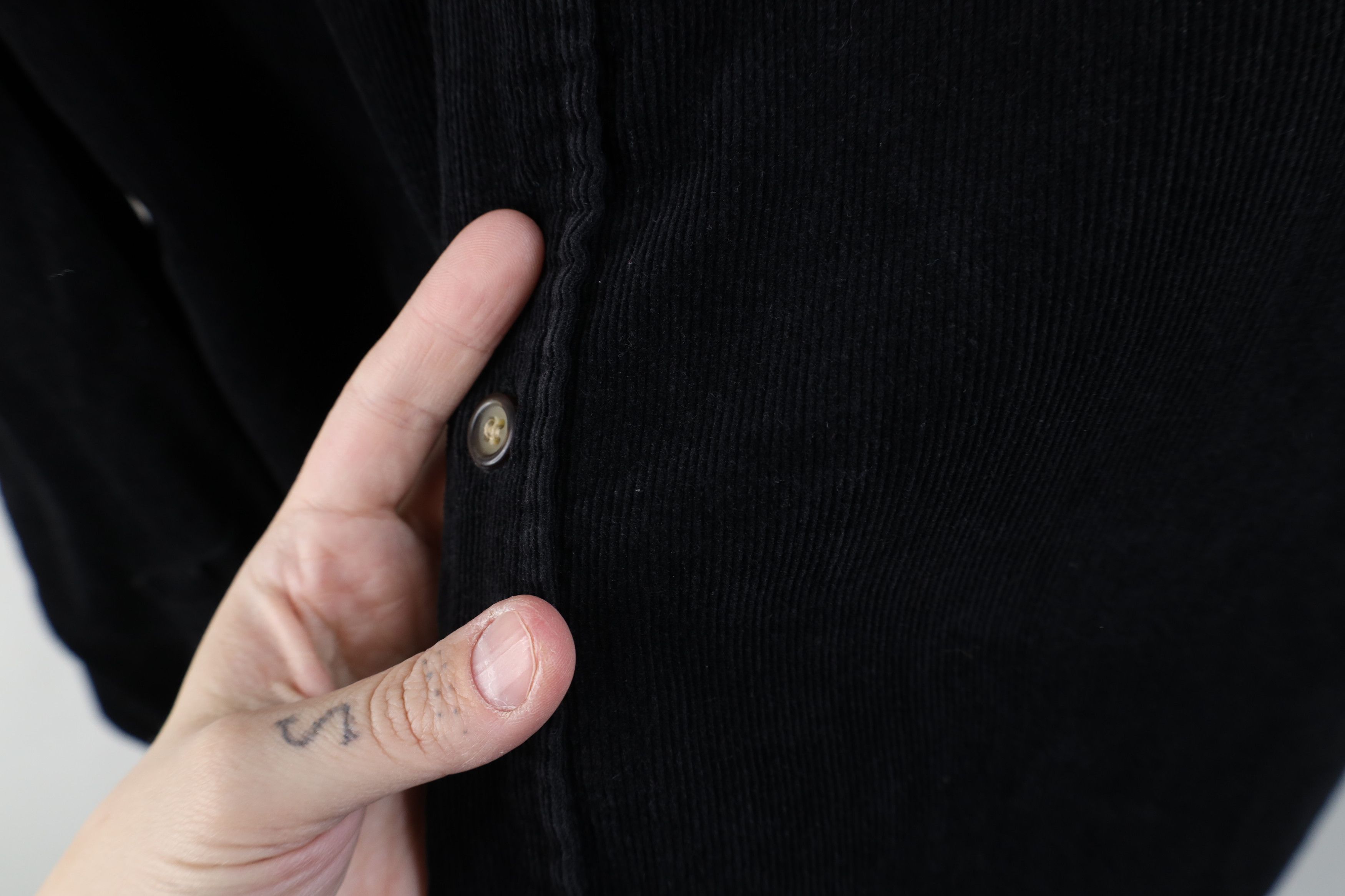 Vintage Vintage 90s Streetwear Corduroy Collared Button Shirt Black Size US L / EU 52-54 / 3 - 7 Thumbnail