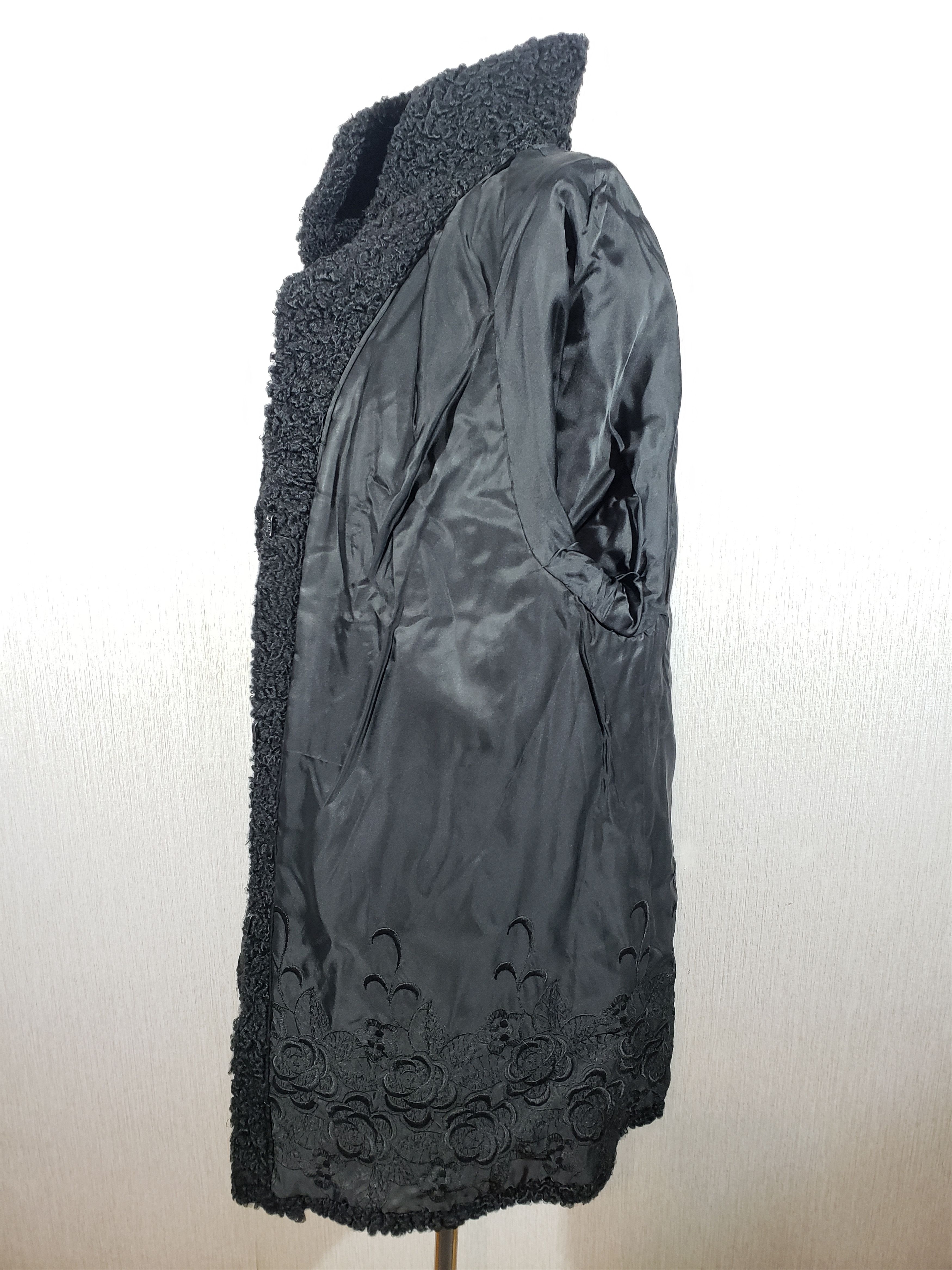Other Luxurious women's fur coat made of genuine black sheep fur. Size XL / US 12-14 / IT 48-50 - 9 Thumbnail