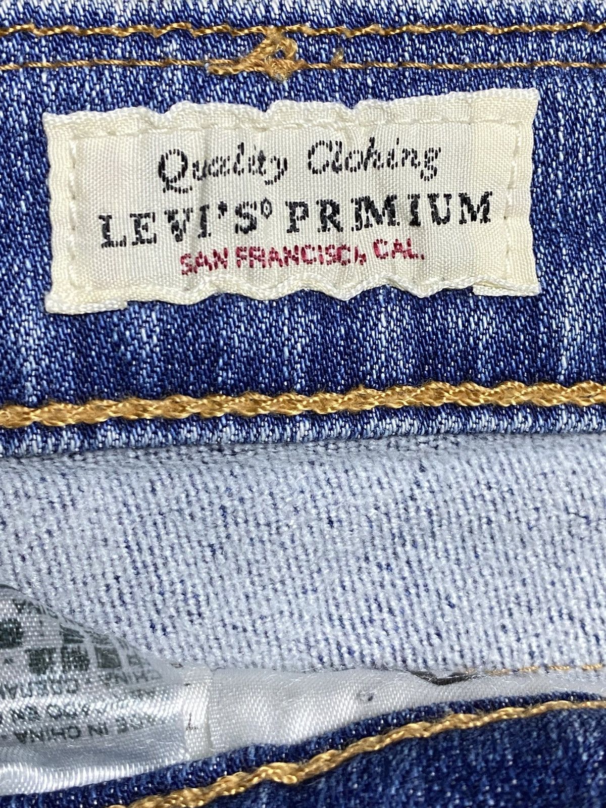 Levi's Vintage Levis 511 Y2K Big E Faded Wash Slim Jeans Size US 31 - 18 Thumbnail