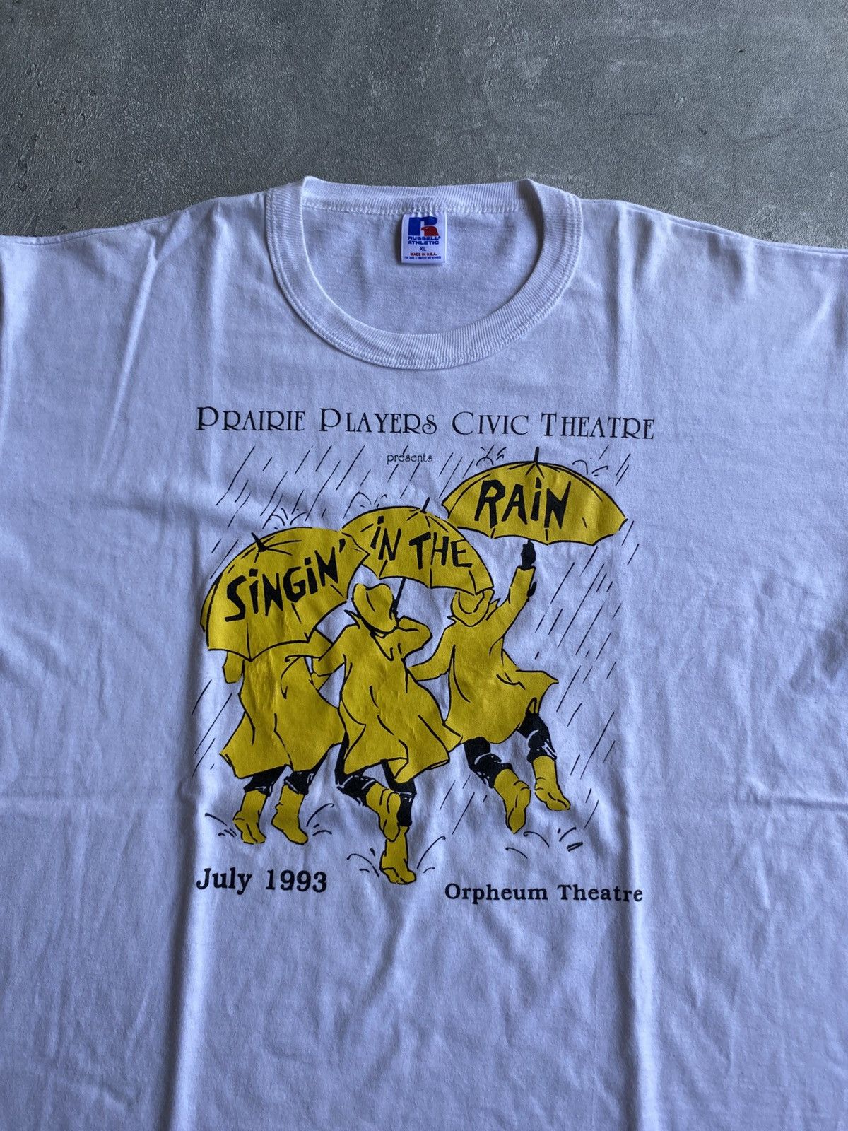Russell Athletic Vintage 1993 “Singin’ in the Rain” Musical Theatre Tee Size US XL / EU 56 / 4 - 2 Thumbnail