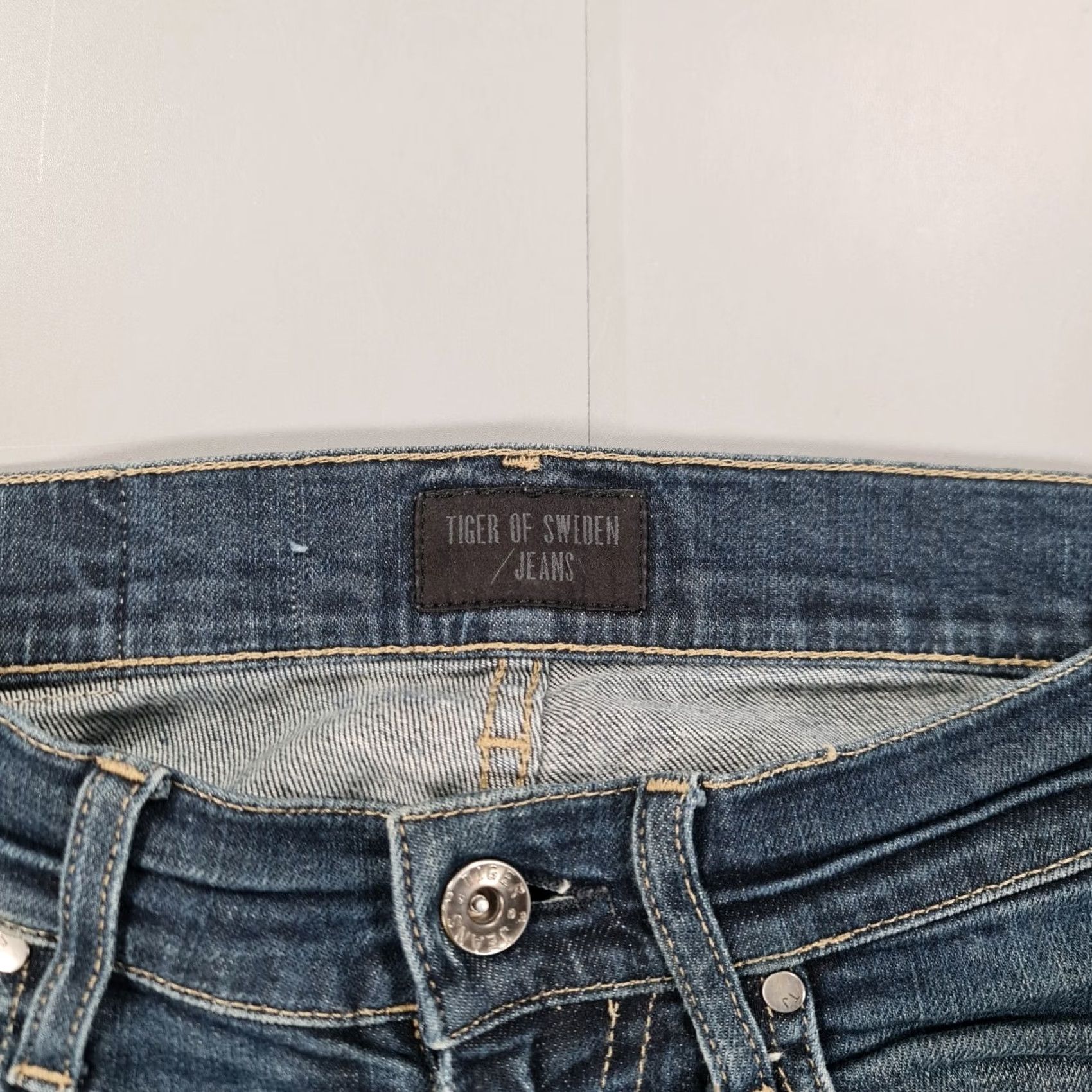 Tiger of Sweden Tiger of Sweden Jeans Blue W28 L30 Slim Fit Zip Stretch IGGY Mens Jeans Slash Skinny Denim 5-Pocket Pockets Distressed Modern Slim Wearable Vintage No Size US 28 / EU 44 - 3 Thumbnail