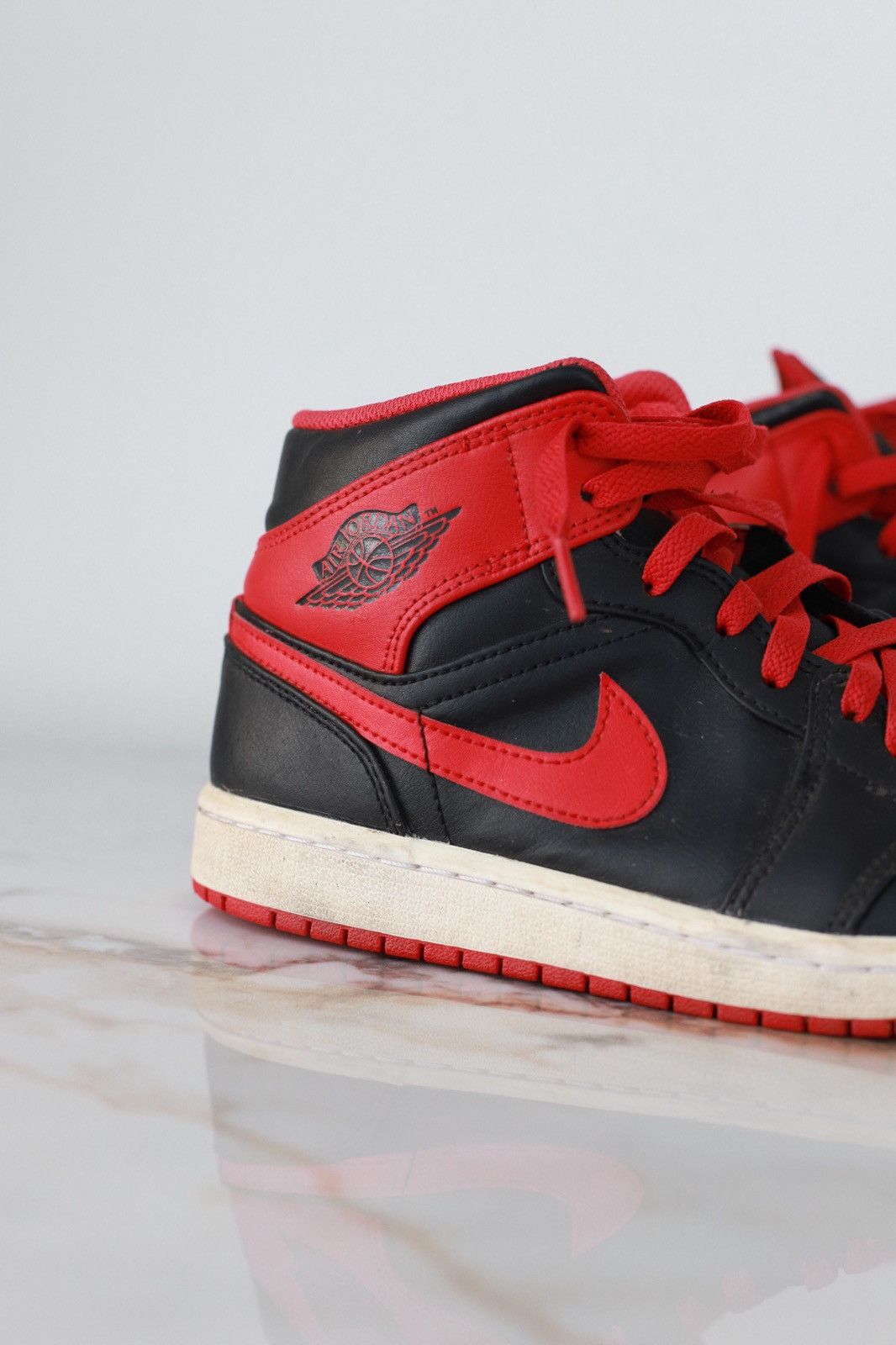 Nike Кросівки Nike Air Jordan 1 Retro High Розмір Black & red Size US 8 / EU 41 - 9 Thumbnail