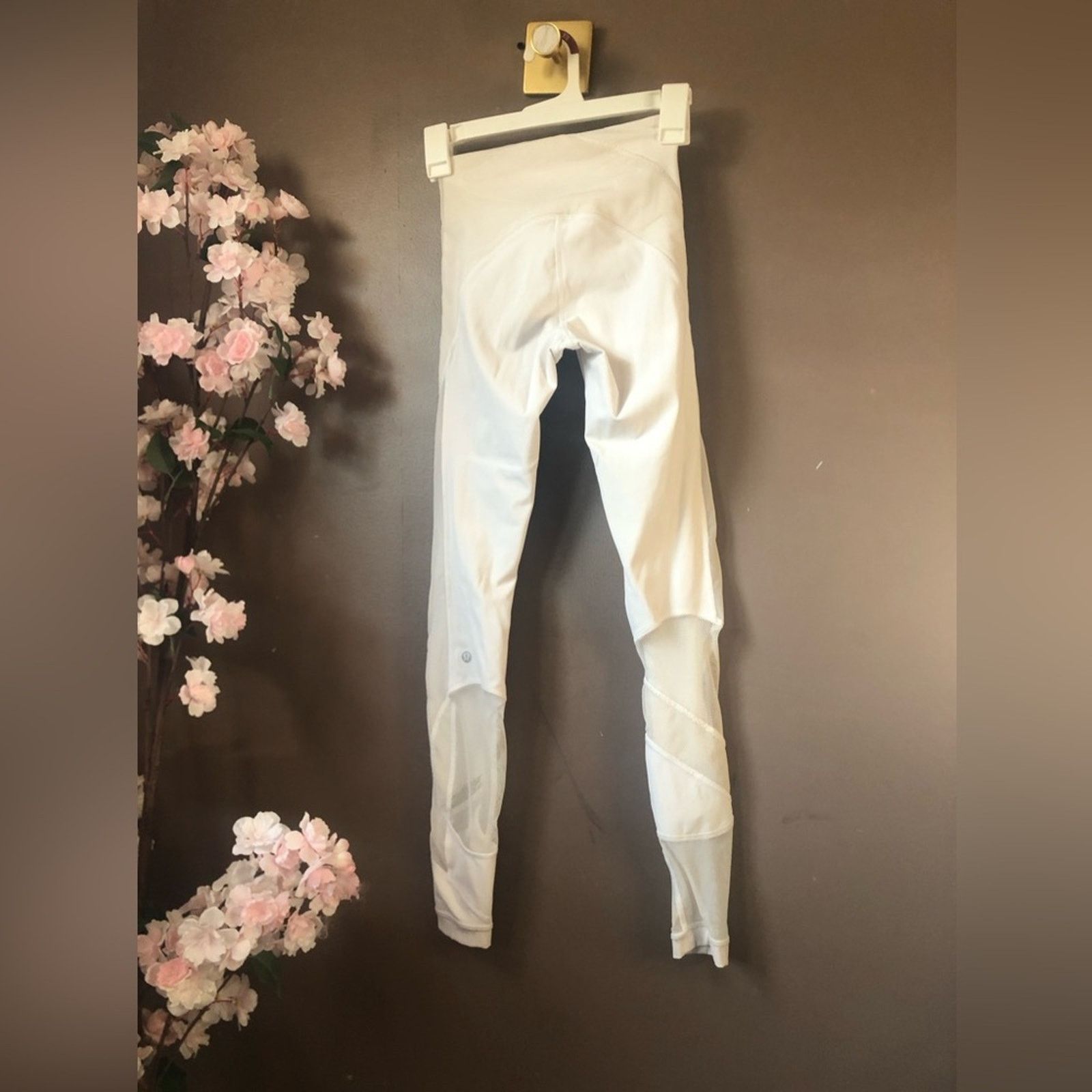 Lululemon White lululemon compression legging with sheer mesh design. Size 25" / US 0 / IT 36 - 6 Thumbnail