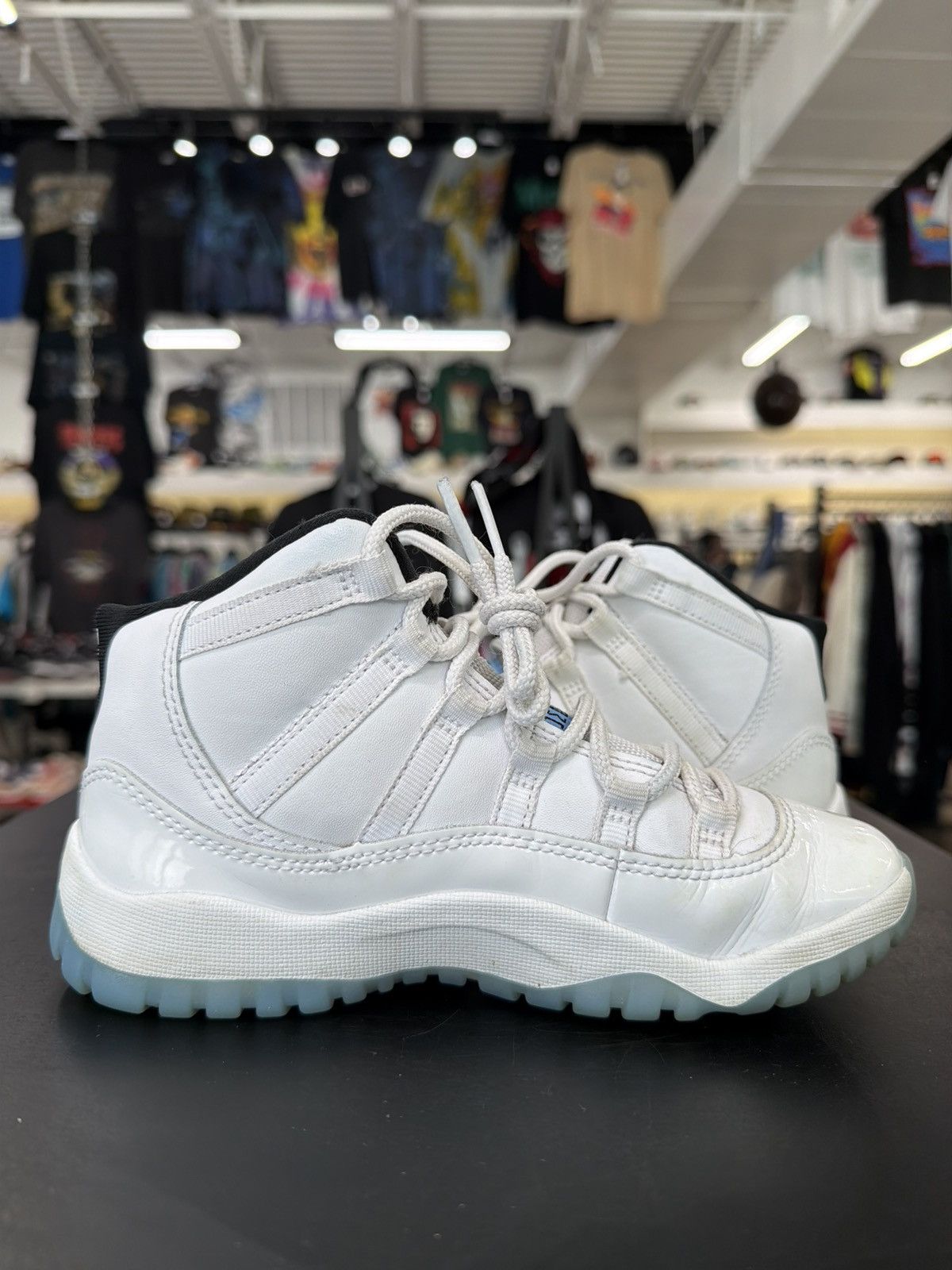 Jordan Brand Air Jordan 11 Legend Blue Size 1Y (2024) Size US 5 / EU 37 - 3 Thumbnail