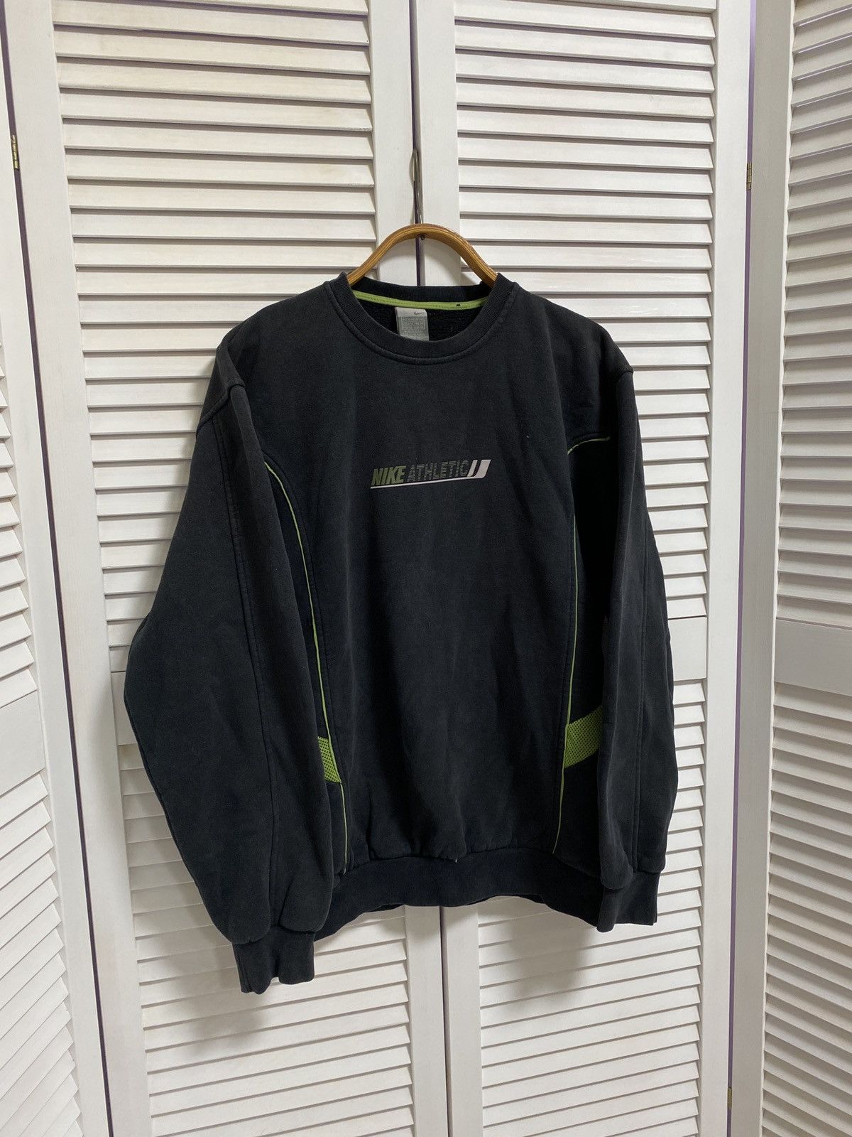 🖤 Vintage 90s Sweater Nike Athletic Logo Oversized Fit - Main Image
