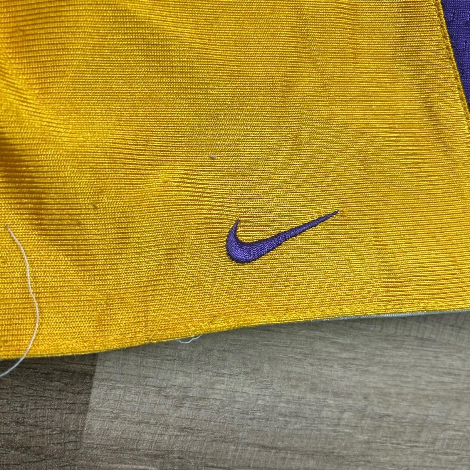 Nike VTG Nike Team Issue LA Lakers Reversible Shorts Kobe Sz 2XL Size US 40 / EU 56 - 7 Thumbnail