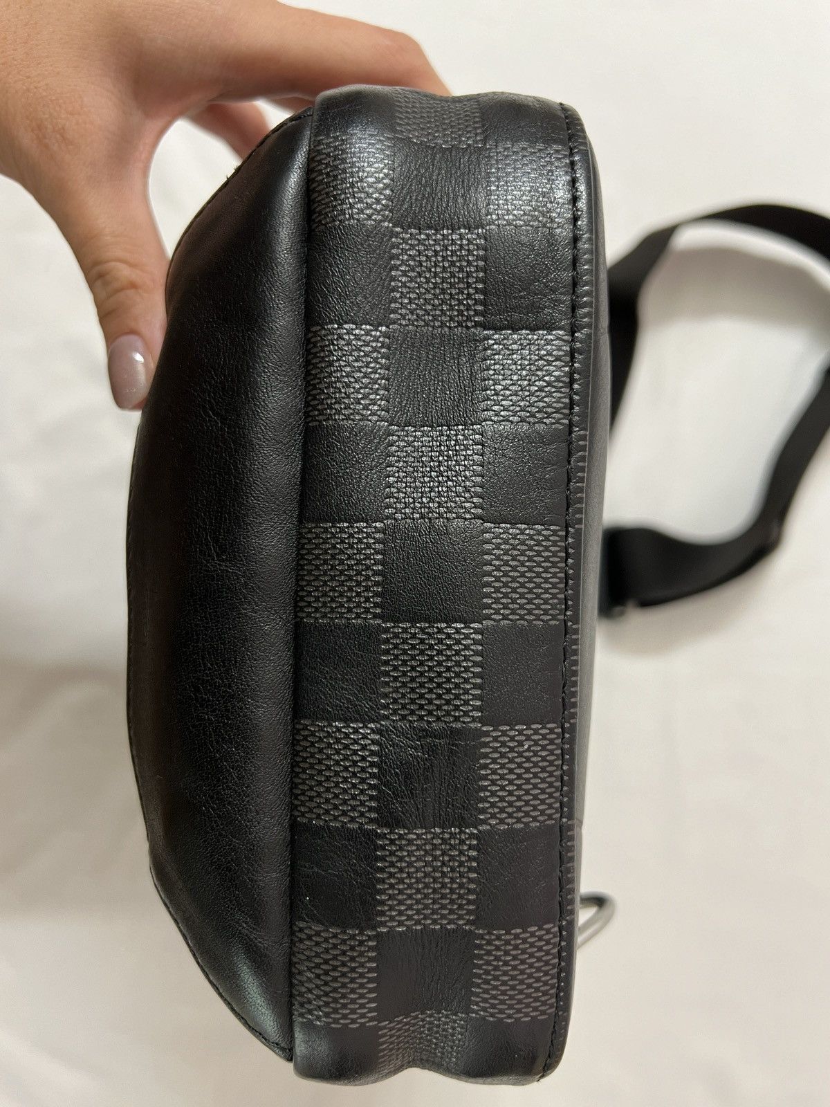 Louis Vuitton LV Louis Vuitton Avenue Slingbag Sling Bag Backpack Black Size ONE SIZE - 6 Thumbnail