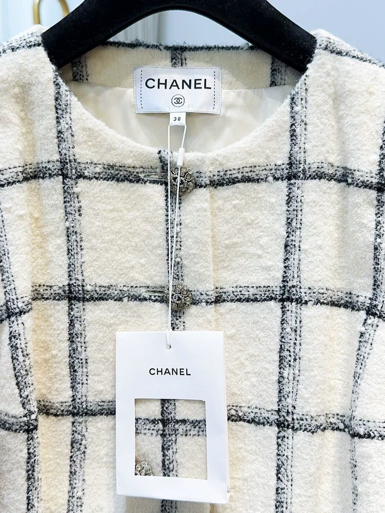 Chanel Chanel 22K beige plaid diamond buckle embroidered dress ja Size XS / US 0-2 / IT 36-38 - 4 Thumbnail