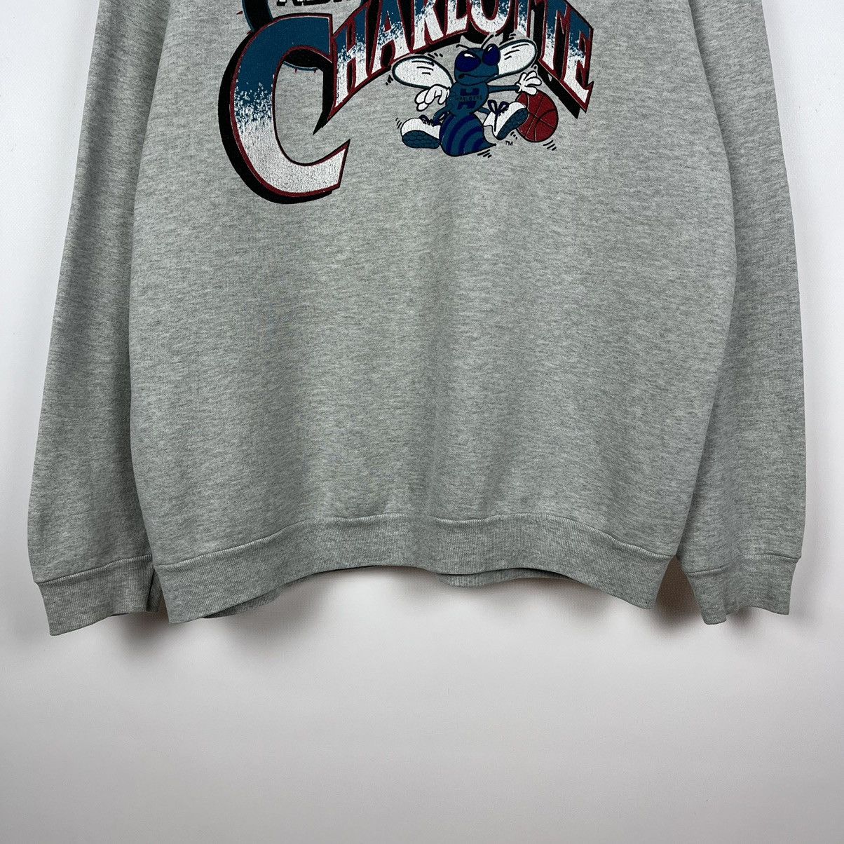 NBA Vintage Charlotte Hornets NBA big logo sweatshirt 90’s Size US XL / EU 56 / 4 - 6 Thumbnail