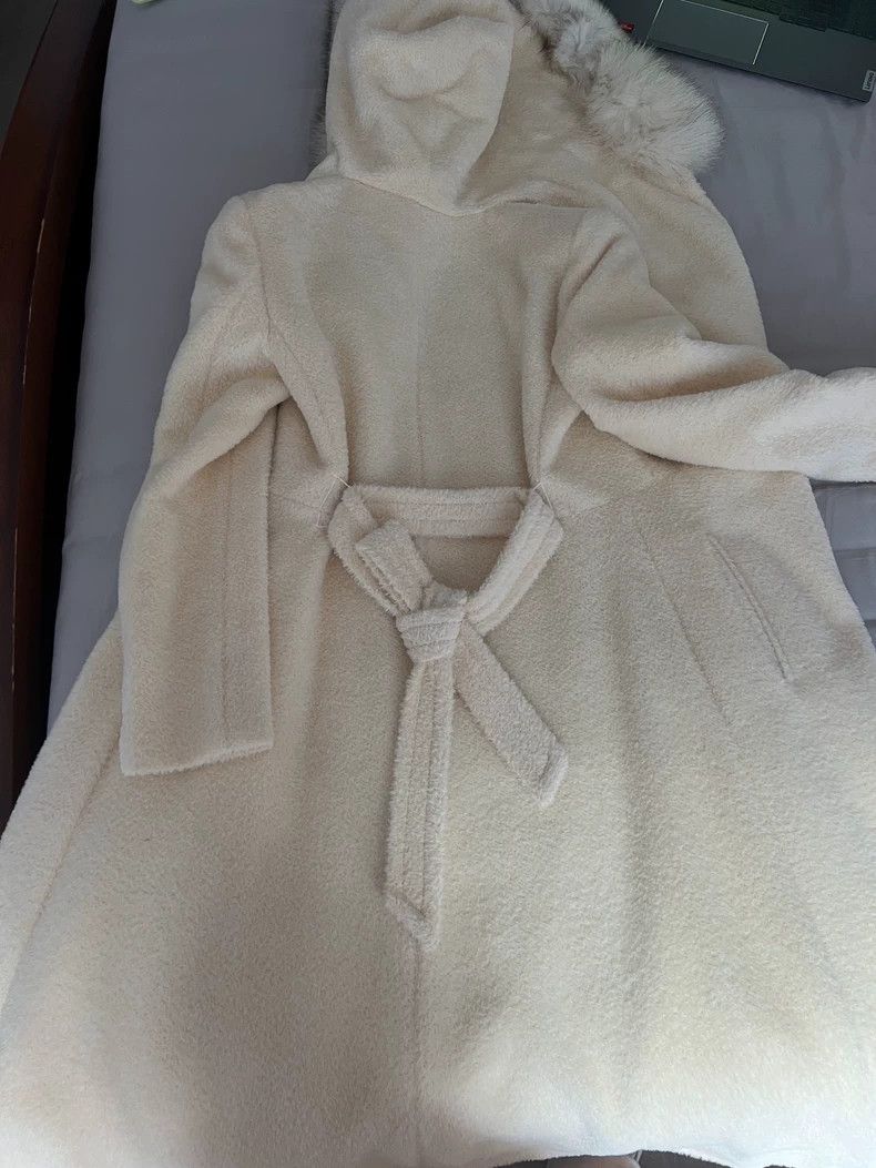 Max Mara Max Mara Long beige coat Size L / US 10 / IT 46 - 2 Thumbnail