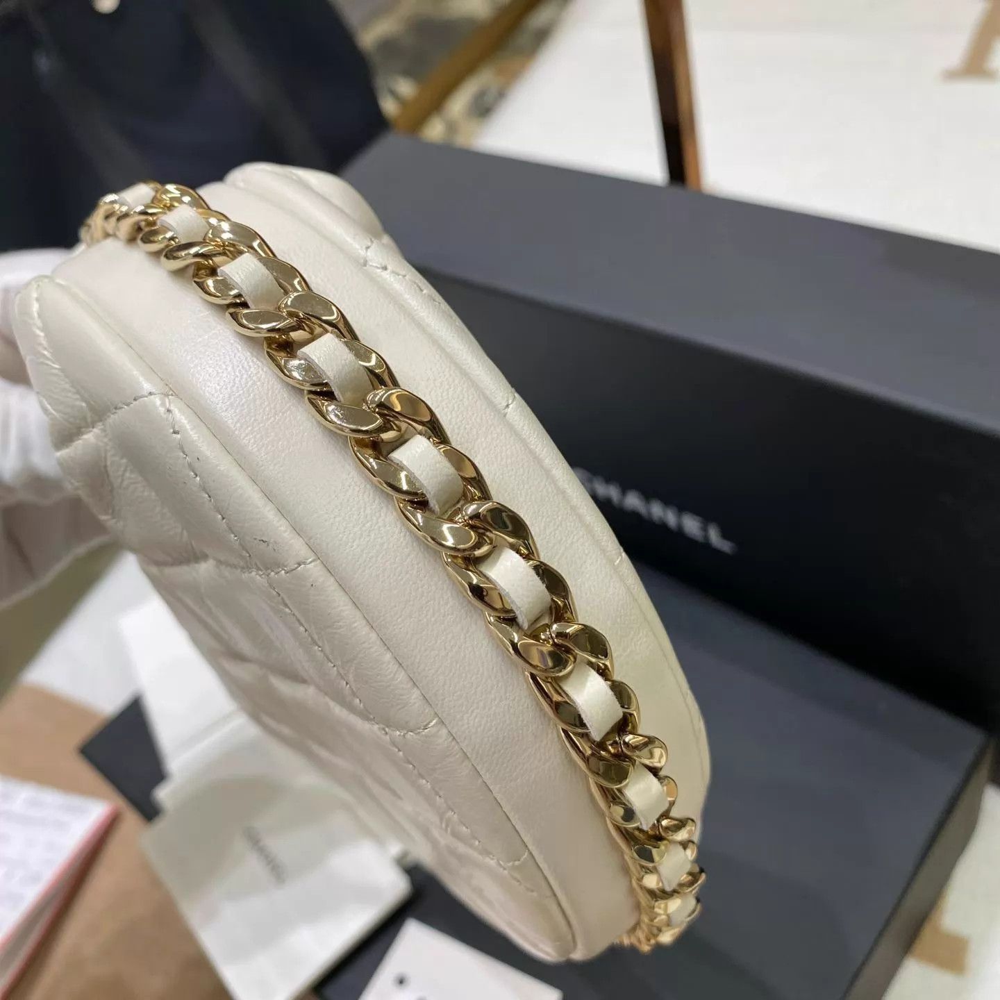 Chanel Chanel 23C White Hula Hoop Clutch 16x16 Size ONE SIZE - 8 Thumbnail