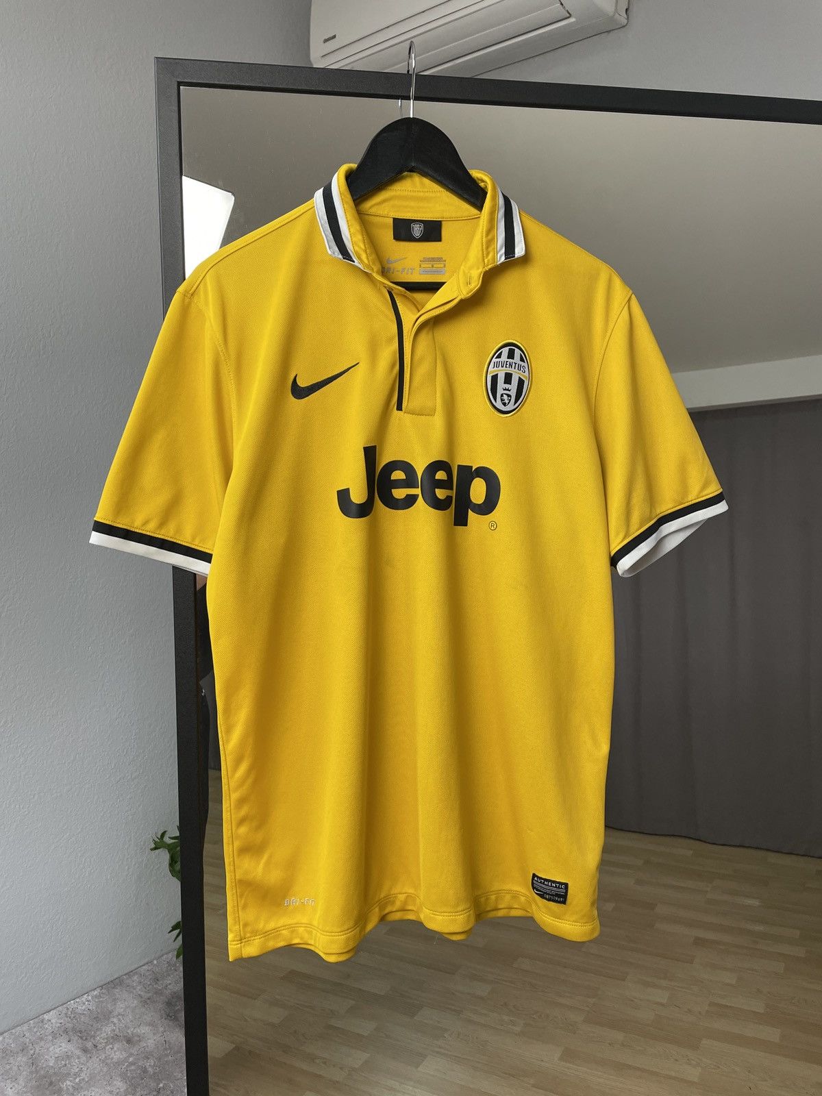 Vintage Nike Juventus 2010/12 Football Shirt Soccer Jersey