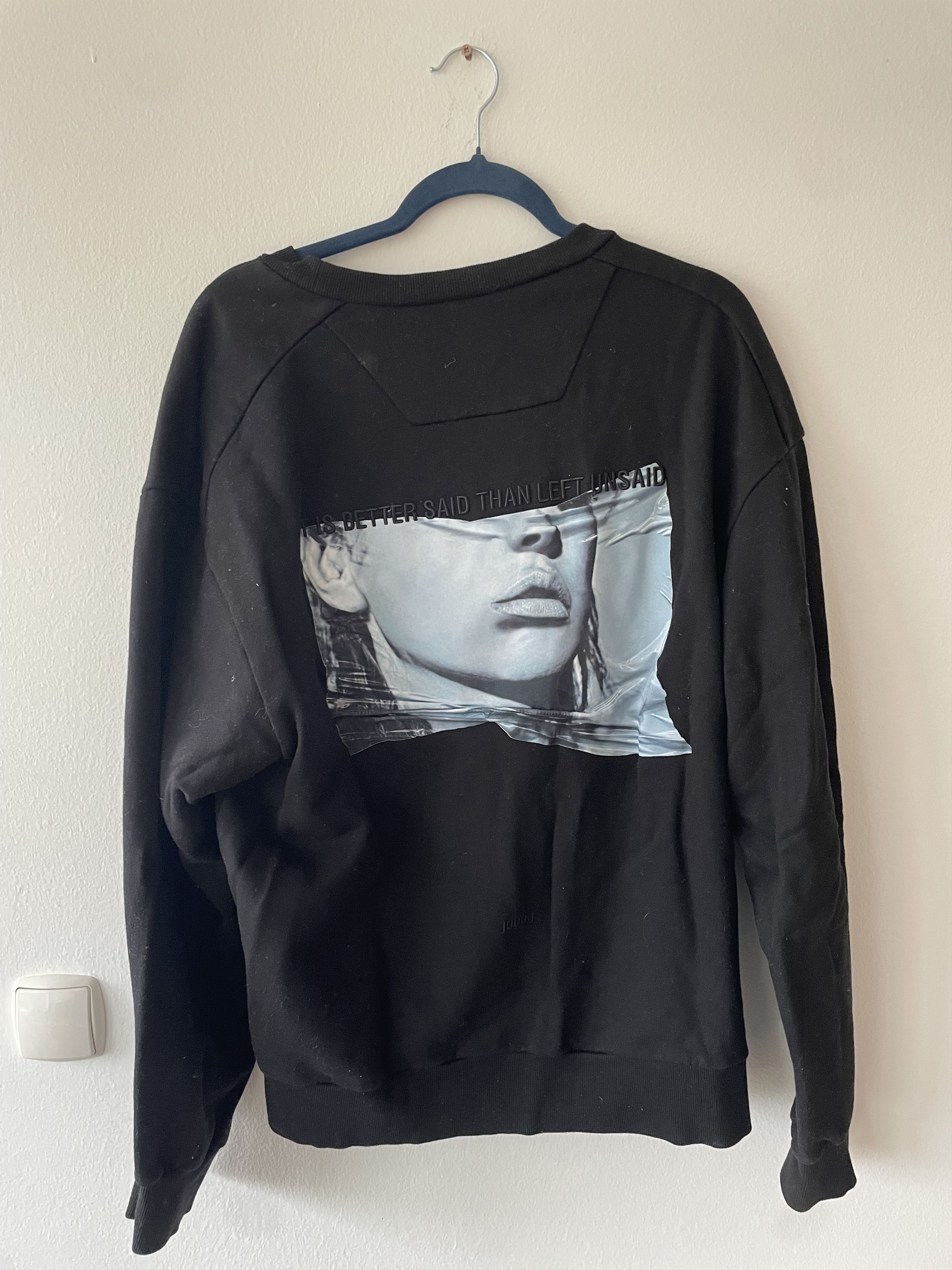 Juun.J Black Graphic Sweatshirt with