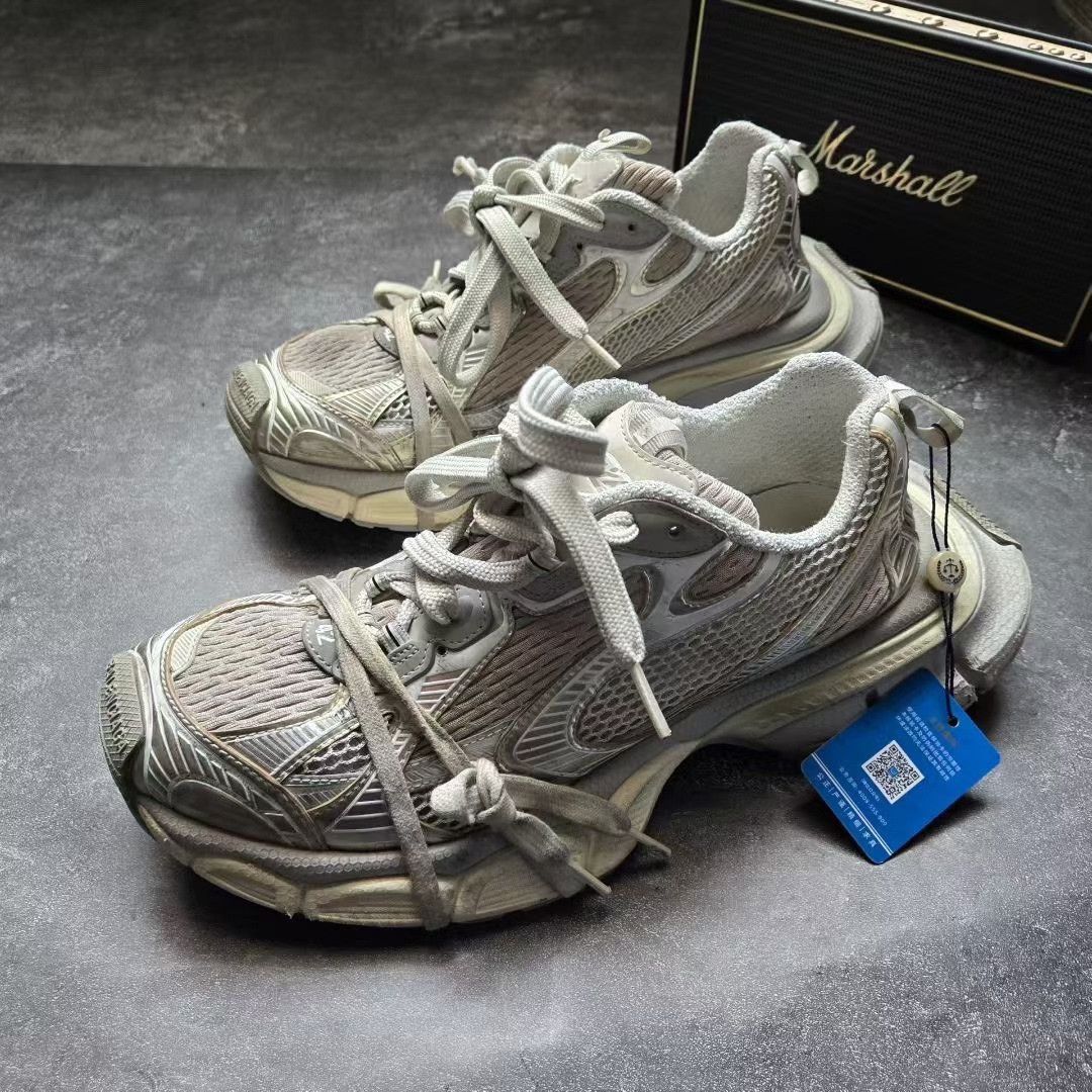 Balenciaga Balenciaga Beige Lowtop Sneakers XXXL Men Size US 10 / EU 43 - 1 Thumbnail