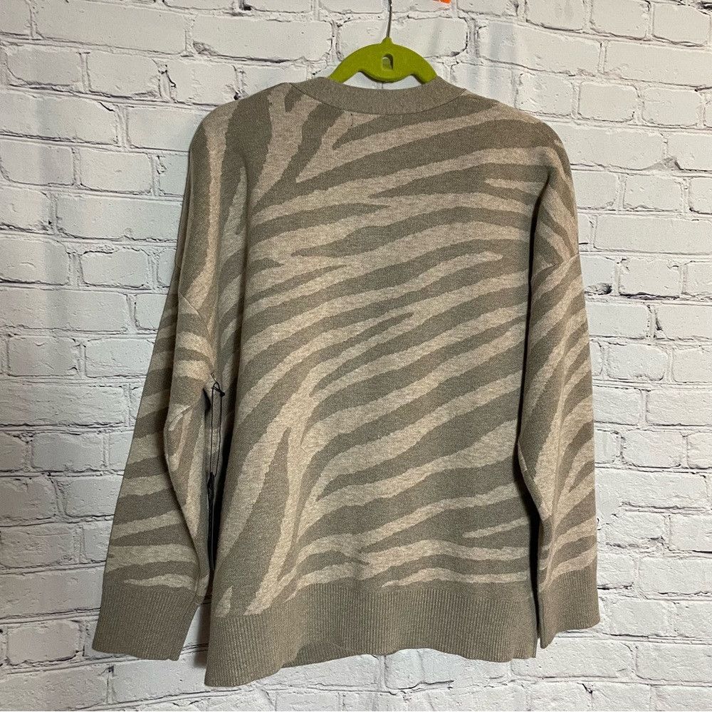 Elie Tahari NWT New Tahari 2 PC Set Top Animal Print Cardigan Size 1X Size XL / US 12-14 / IT 48-50 - 2 Thumbnail