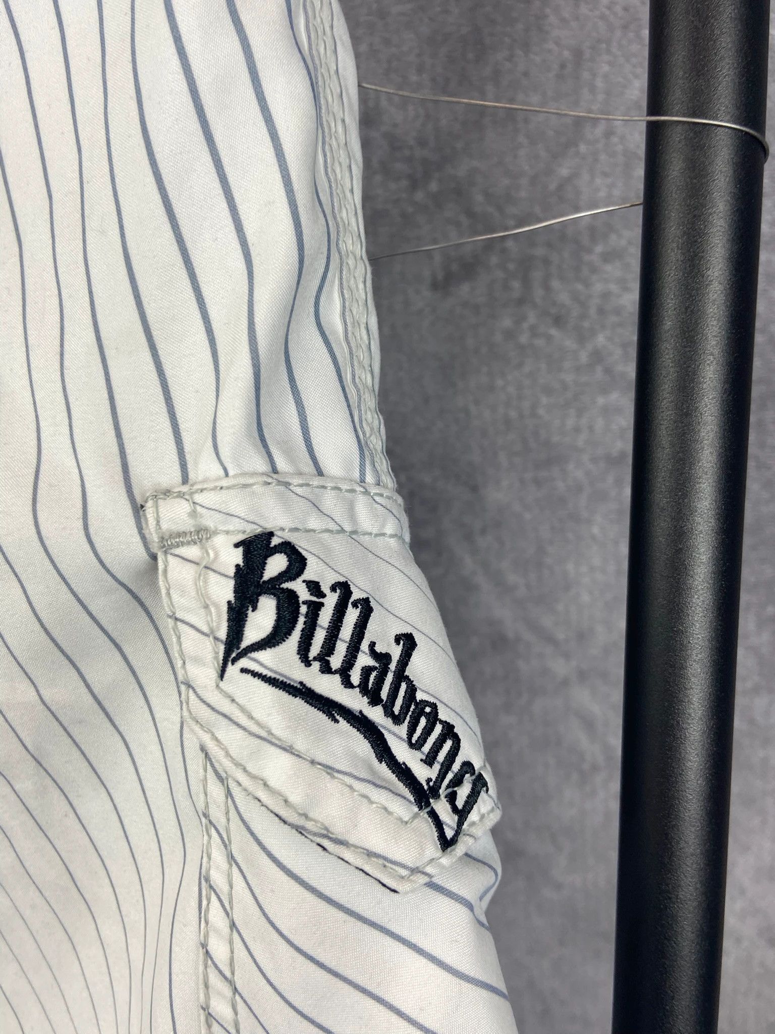 Billabong Billabong White Pinstripe Shorts M Spellout Logo Size US 28 / EU 44 - 6 Thumbnail
