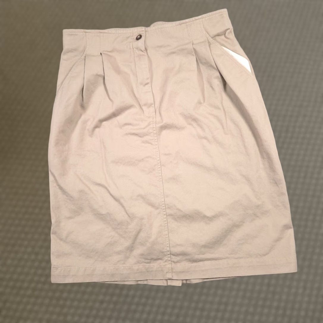 Vintage Liz Sport Skirt Womens 16 Beige Twill Knee Length Pleated Pockets Buckle Back Size 38" / US 16 / IT 52 - 1 Thumbnail