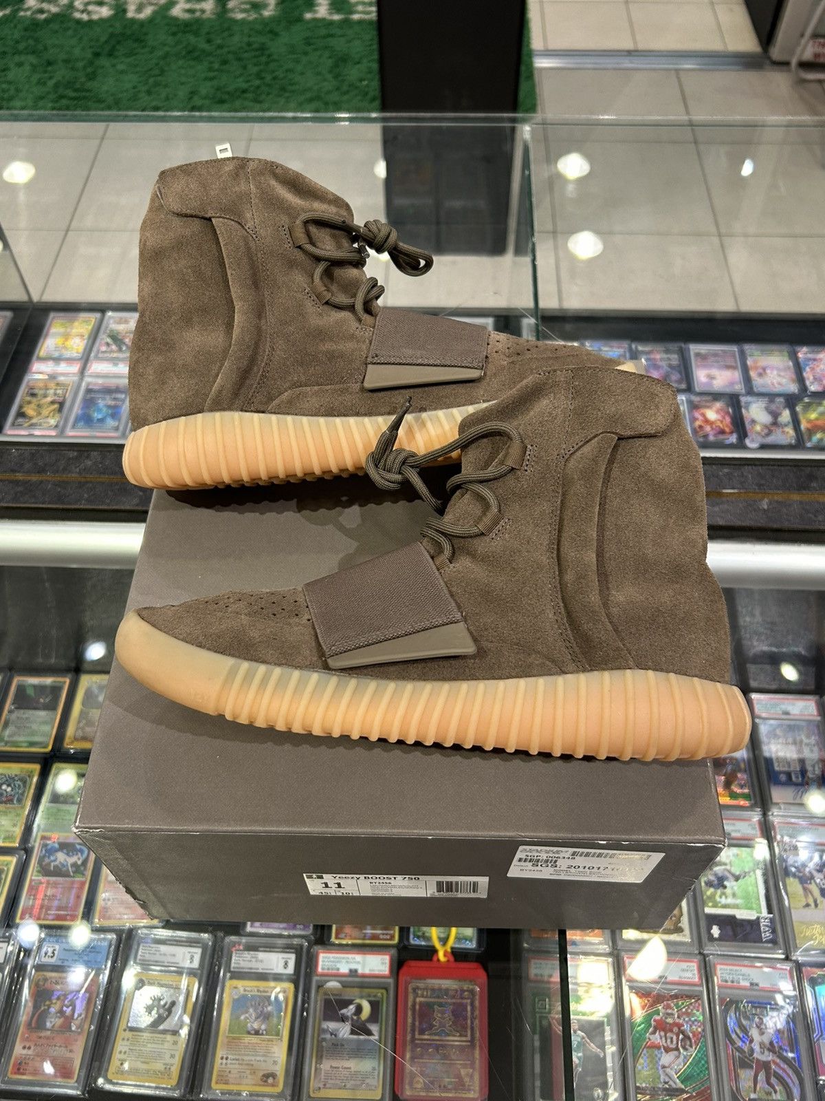 Yeezy Yeezy 750 Chocolate Size US 11 / EU 44 - 1 Thumbnail