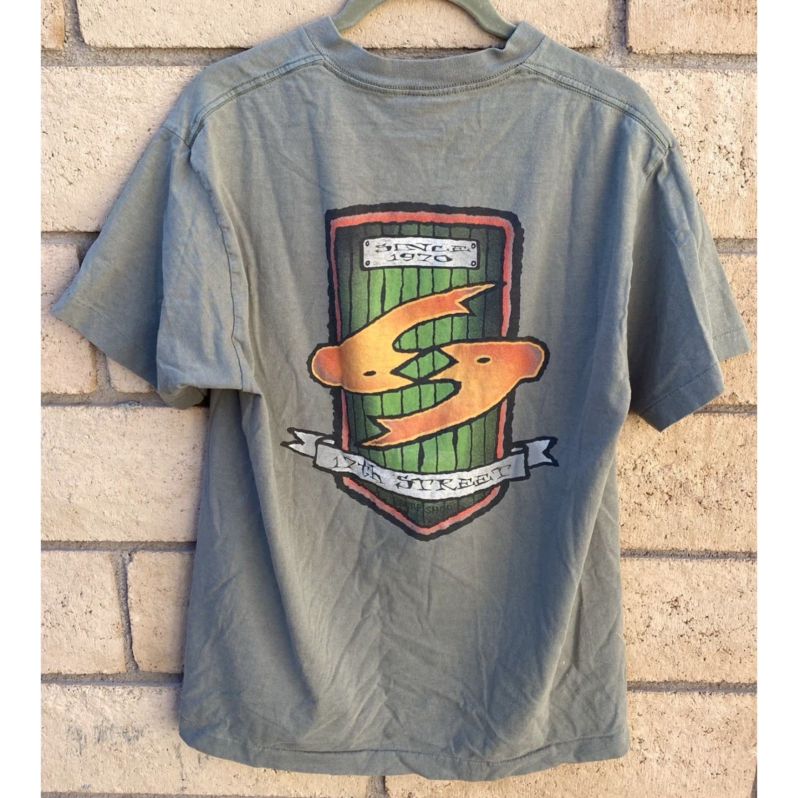 Vintage VINTAGE 17th Street Surf Shop Since 1970 T Shirt Worn Stains Single Stitch Sz L Men's Green Cotton Graphic Print Beach 90s? No question. Size US L / EU 52-54 / 3 - 6 Thumbnail