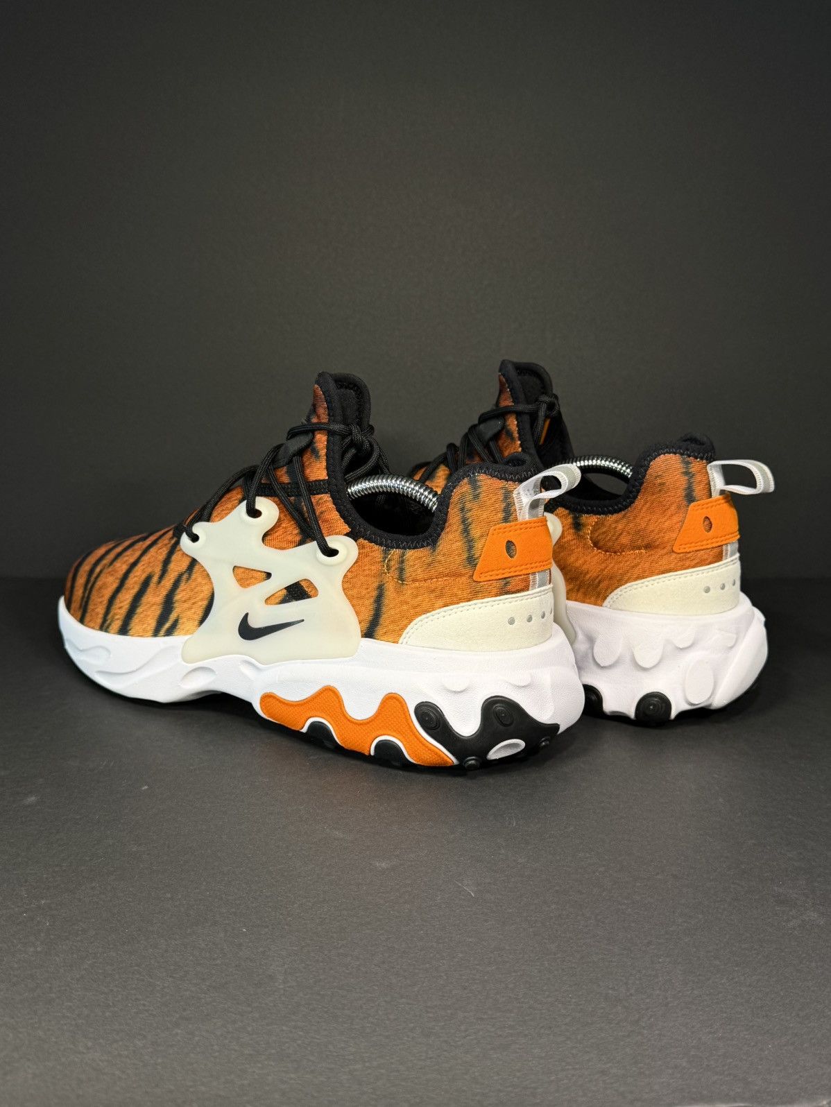 Nike Nike React Presto SAMPLE “Magma Orange” Size US 9 / EU 42 - 4 Thumbnail