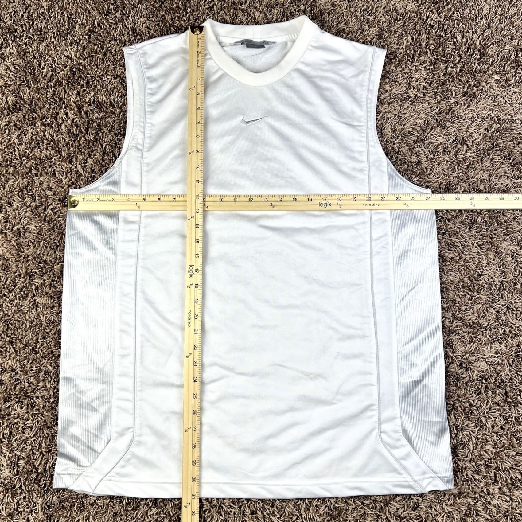 Nike VINTAGE Nike Center Swoosh Tank Top T-Shirt XL White Mens Size US XL / EU 56 / 4 - 7 Thumbnail