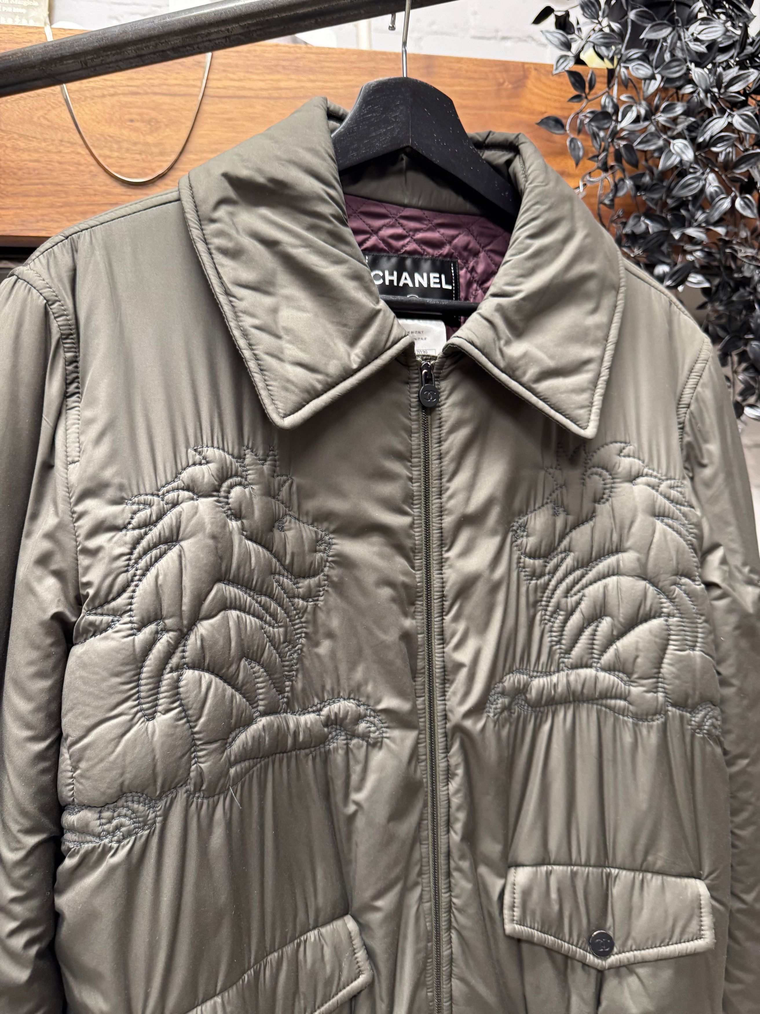 Chanel SS2014 Chanel ‘Lion Crest’ Quilted & Embroidered Logo Waistline Cropped Jacket Size S / US 4 / IT 40 - 2 Thumbnail