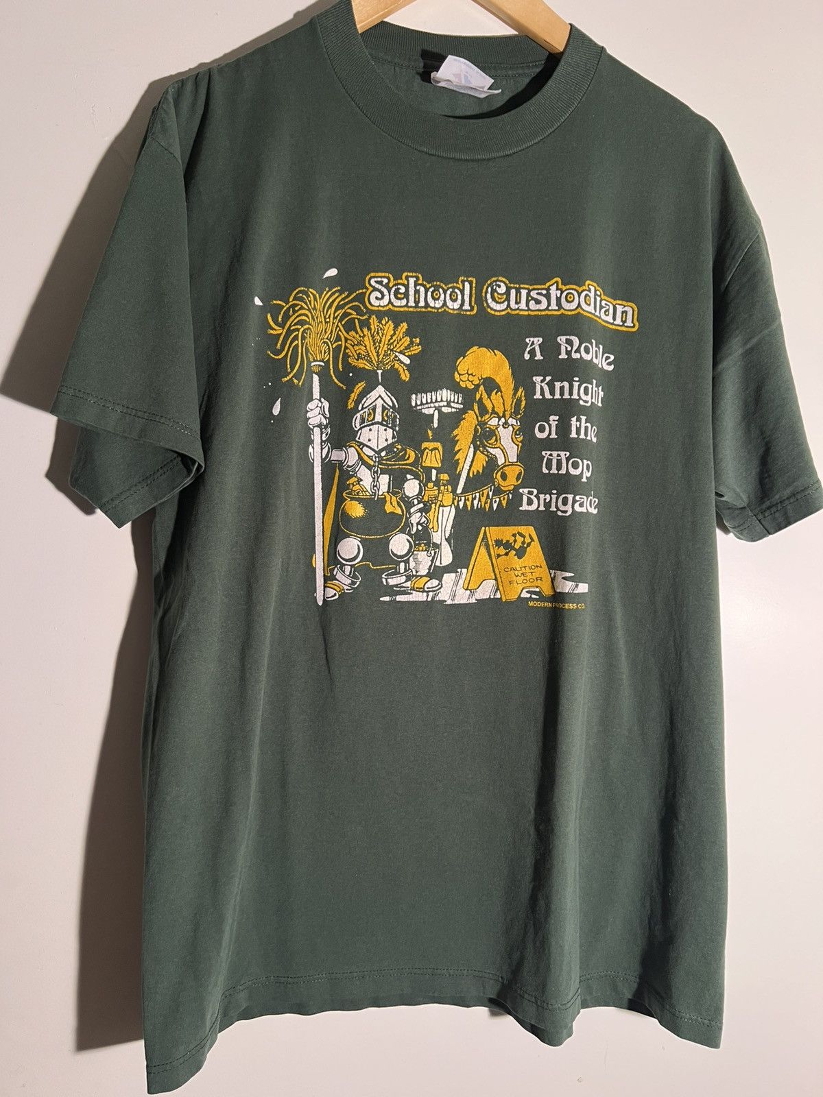 Vintage 90’s 2000’s Y2K VTG Vintage School Custodian Knight T Shirt Size US L / EU 52-54 / 3 - 1 Thumbnail