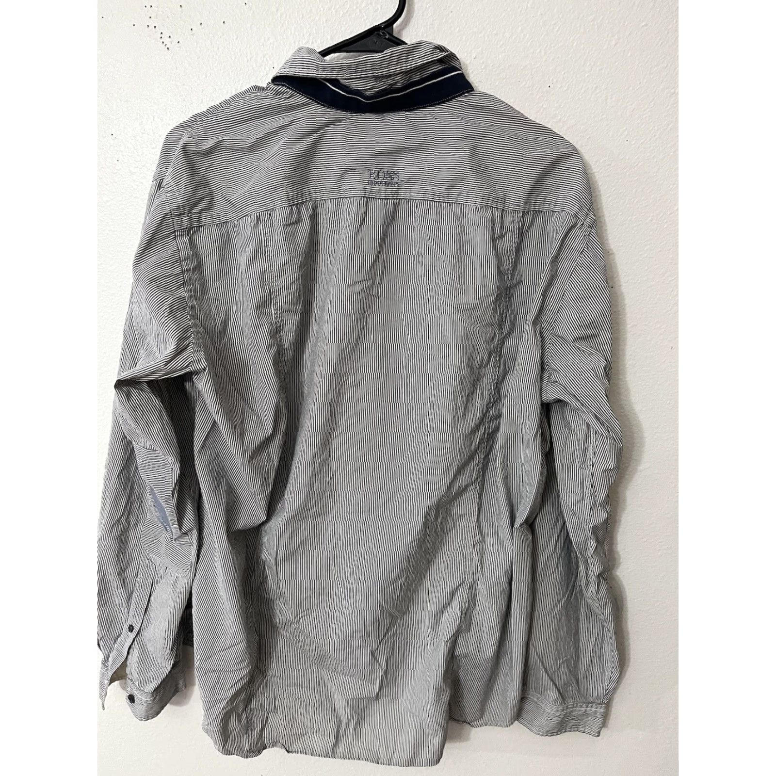 Vintage VINTAGE Boss Gray Striped Shirt Size L Mens Long Sleeve Spread Collar Embroidered Logo Size US L / EU 52-54 / 3 - 2 Thumbnail