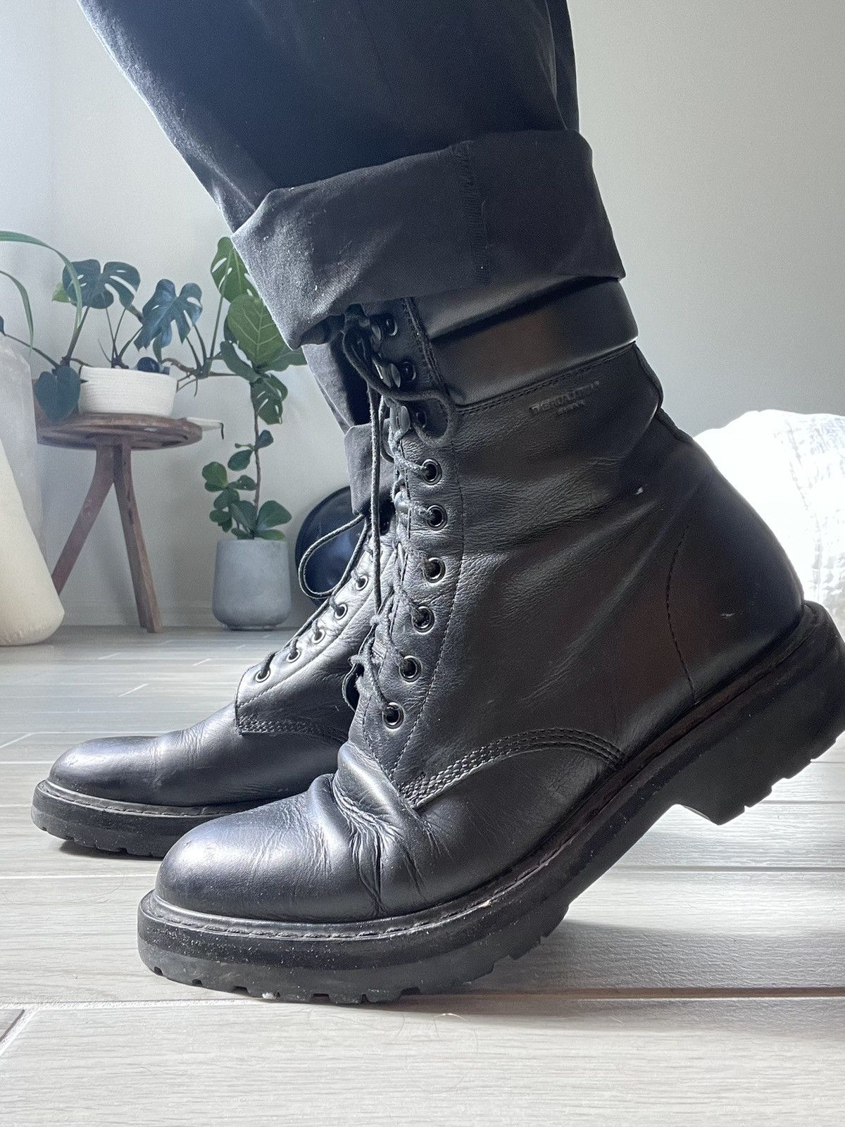 Combat boots saint laurent 2025