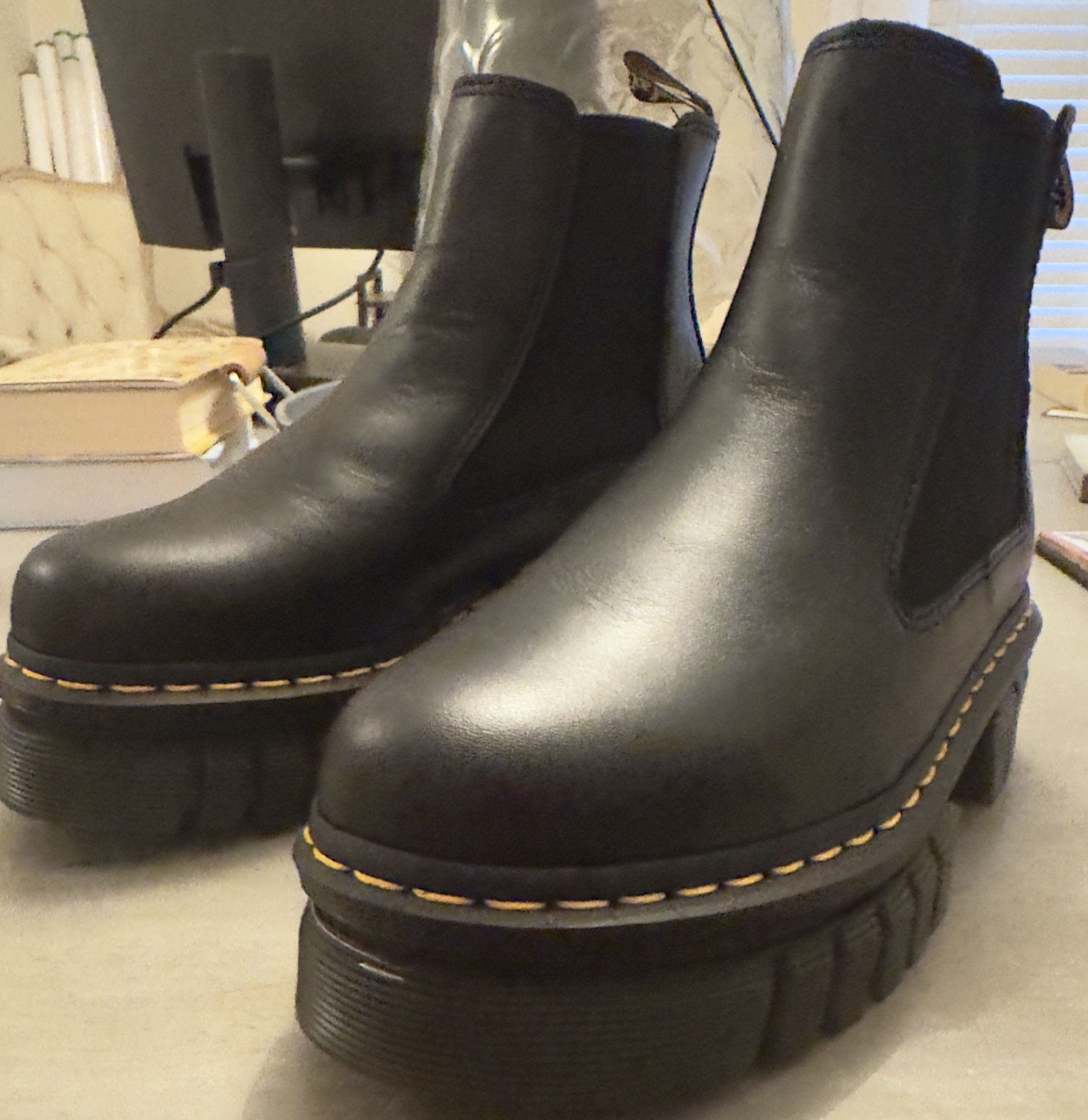 Dr. Martens Chelsea Boots Size US 7 / EU 40 - 1 Thumbnail
