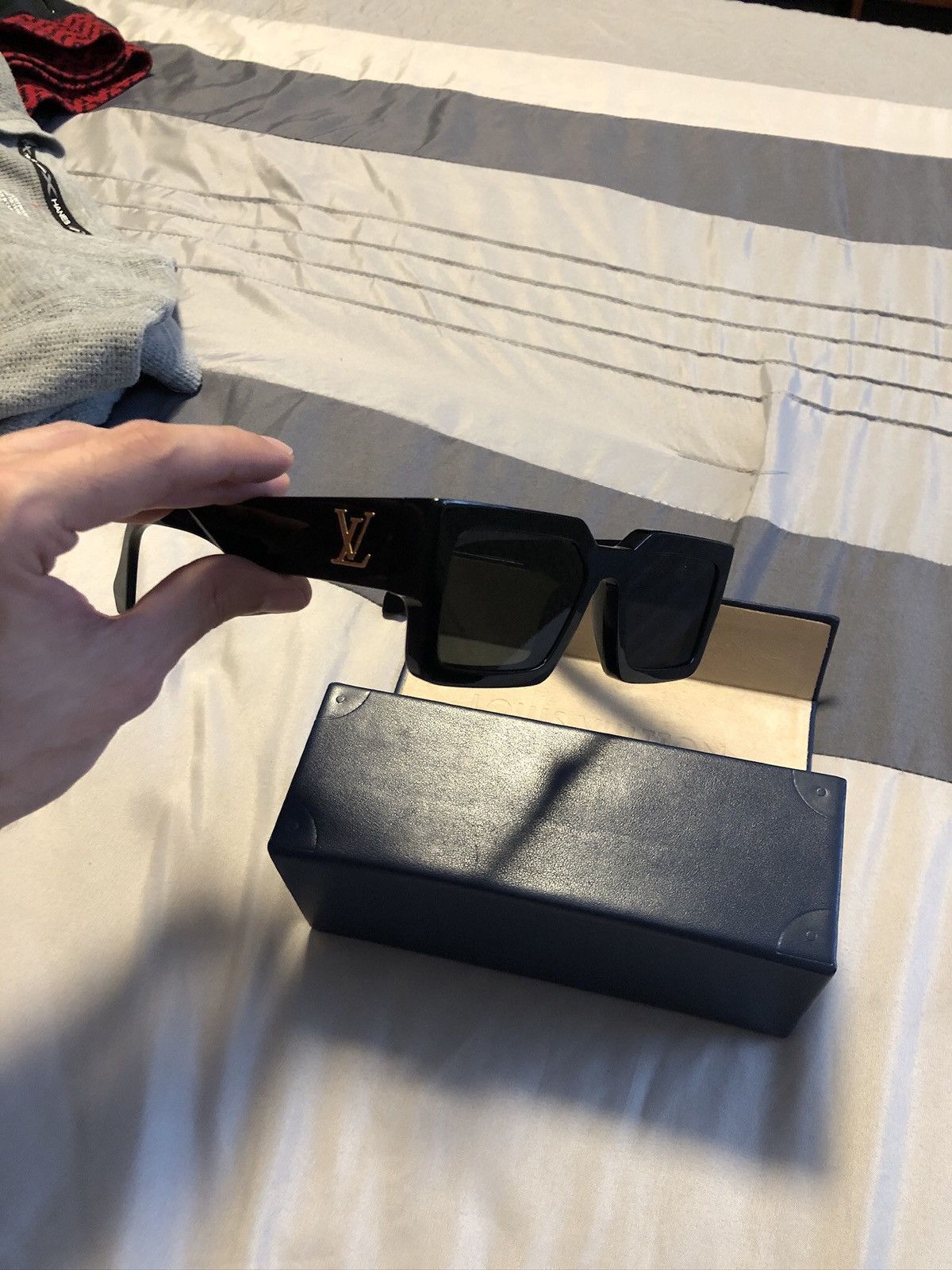Louis Vuitton Z1667E LV Rise Square Sunglasses , Black, E