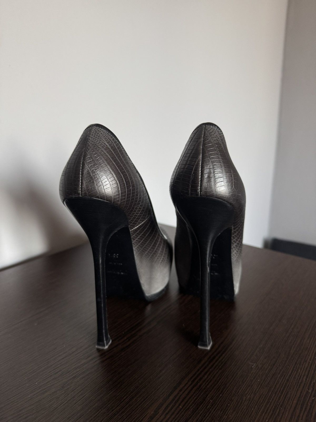 Yves Saint Laurent YSL Yves Saint Laurent Tribtoo105 Embossed Snake Pumps Shoes Size US 8 / IT 38 - 6 Thumbnail