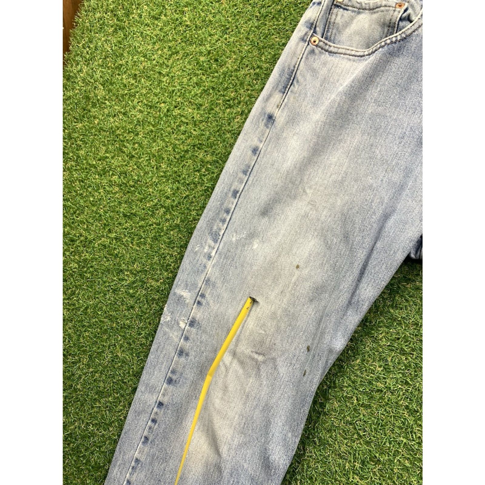 Levi's VINTAGE Levi's 505 Jeans Mens Regular Blue Denim 32x32 Straight Zip Fly - Levi's 500 Series 80s/90s Style Mens Regular Fit Blue Denim Jeans Size US 32 / EU 48 - 4 Thumbnail