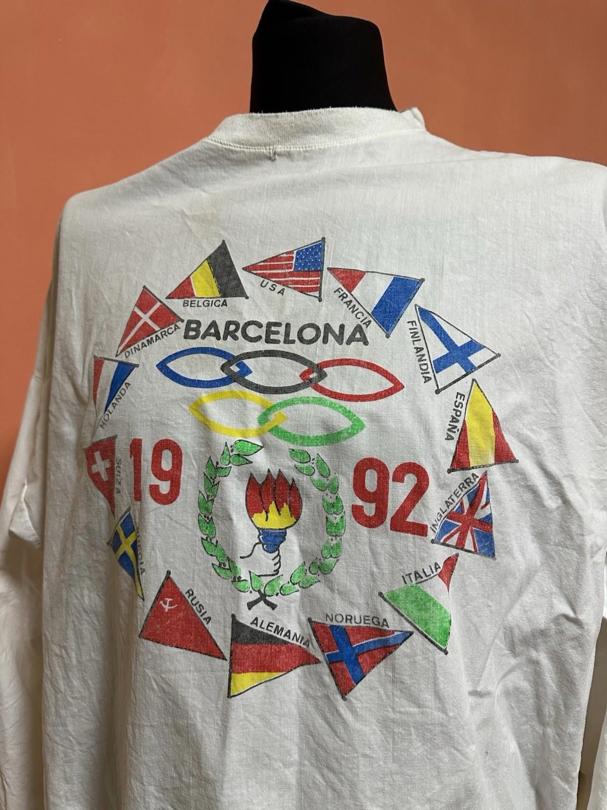 The Unbranded Brand VINTAGE BARCELONA 1992 SUMMER OLYMPICS FLAG COUNTRY T-SHIRT Size US XL / EU 56 / 4 - 2 Thumbnail