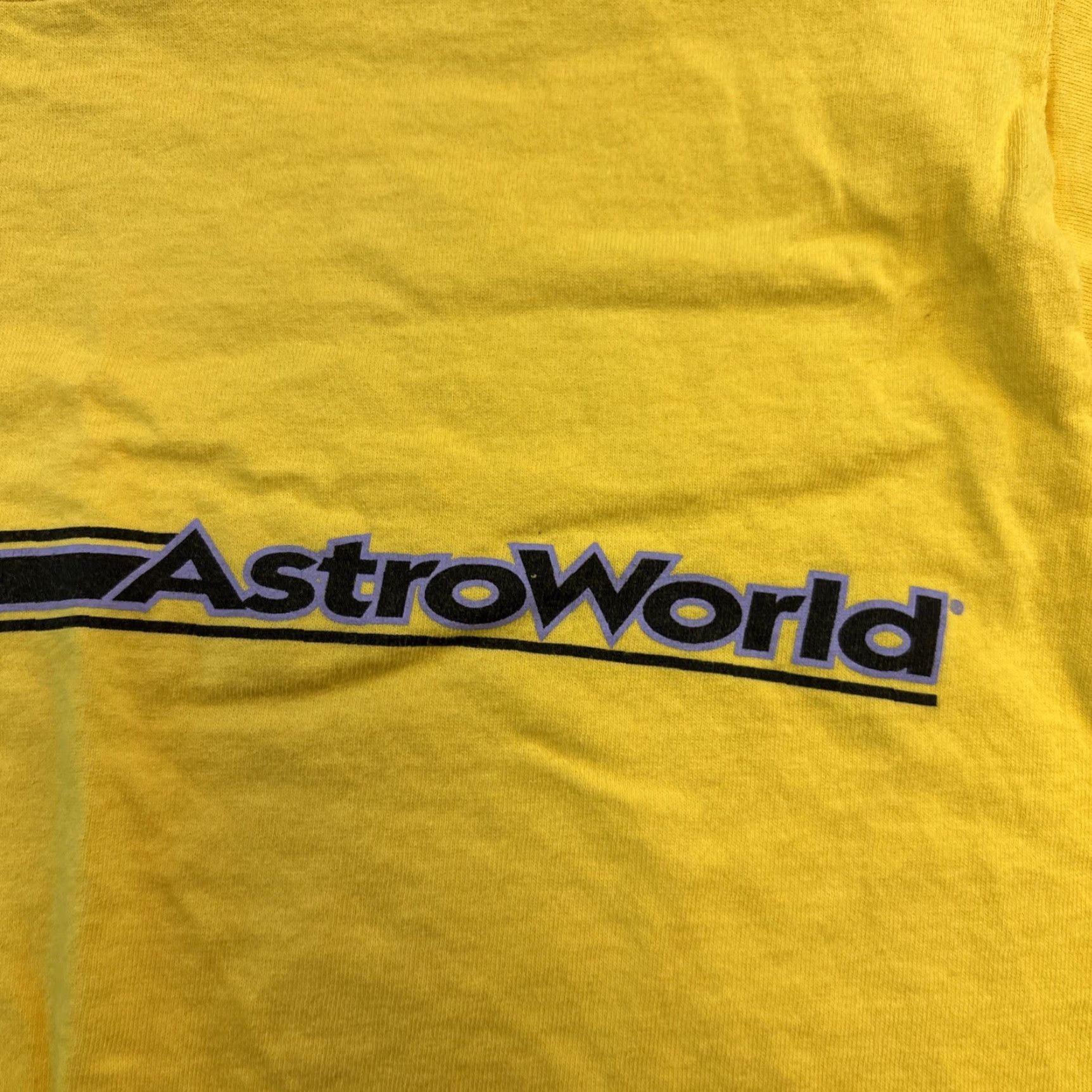 Vintage VTG Six Flags AstroWorld Looney Tunes Yellow Medium Men's T-Shirt 1990s Cotton Size US M / EU 48-50 / 2 - 2 Thumbnail