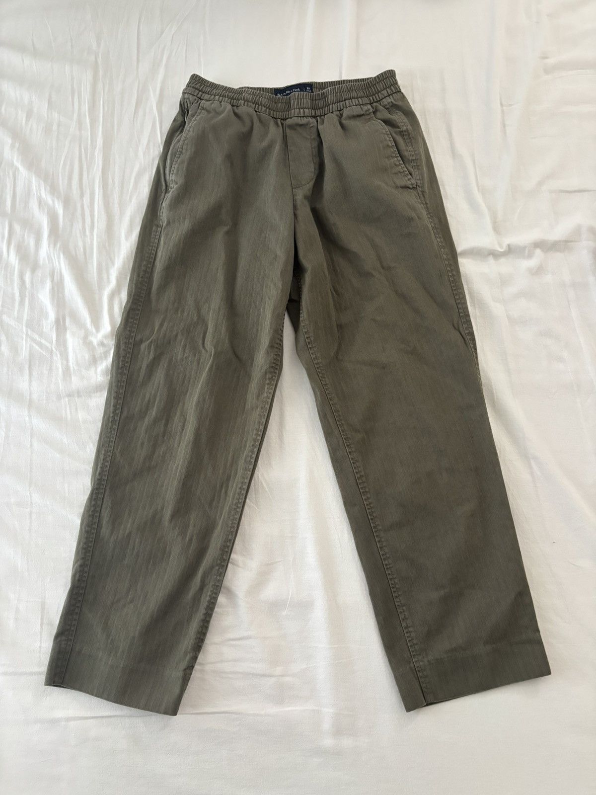 Abercrombie & Fitch Abercrombie & Fitch Pull-On Herringbone Trouser Olive XS Men Size US 26 / EU 42 - 1 Thumbnail