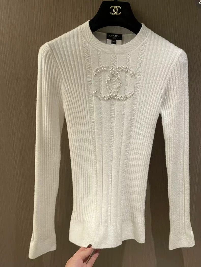 Chanel Chanel Pearl logo sweater Size XS / US 0-2 / IT 36-38 - 1 Thumbnail
