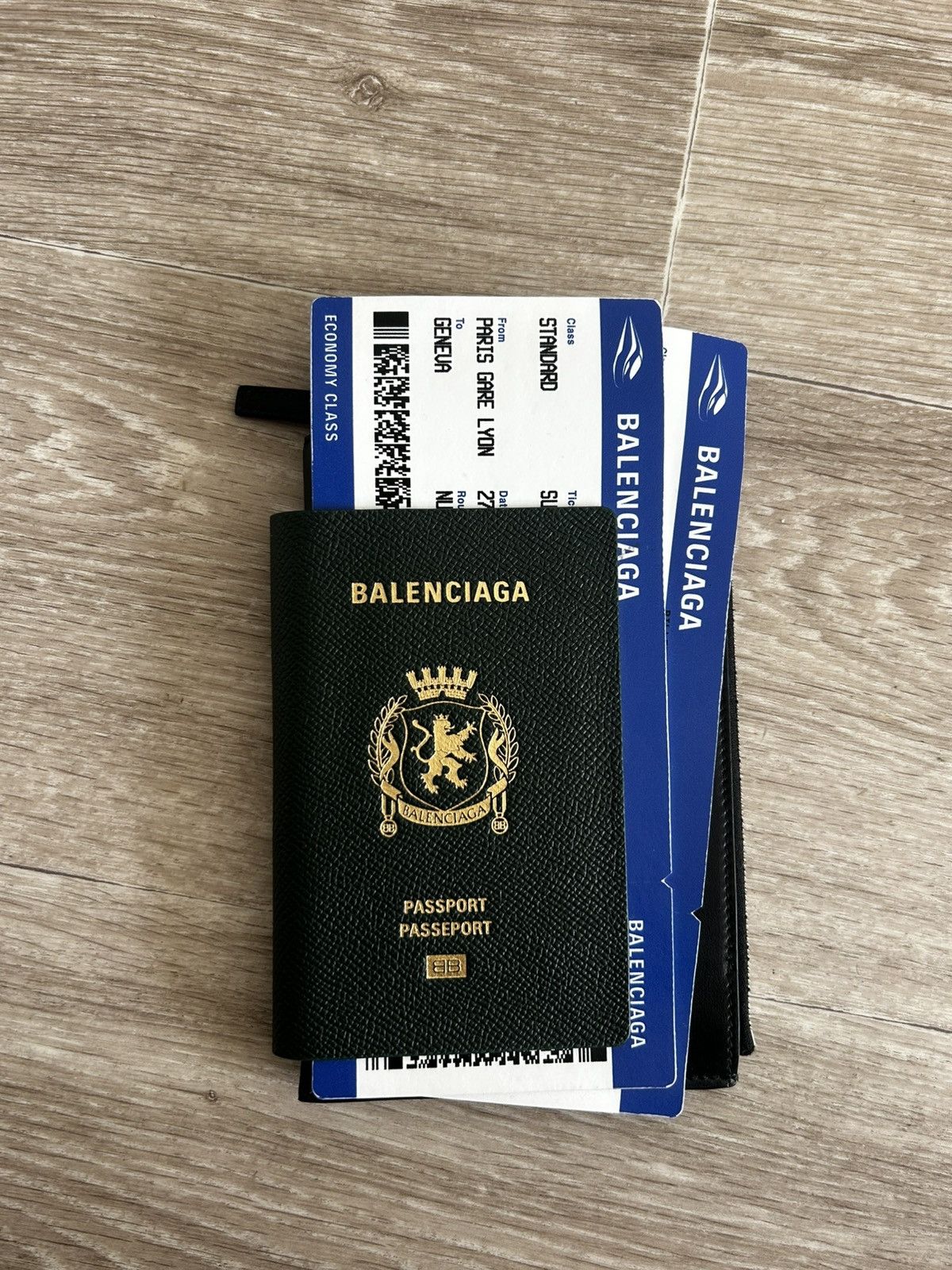 Balenciaga Balenciaga MEN'S PASSPORT PHONE HOLDER IN BLACK Size ONE SIZE - 2 Thumbnail