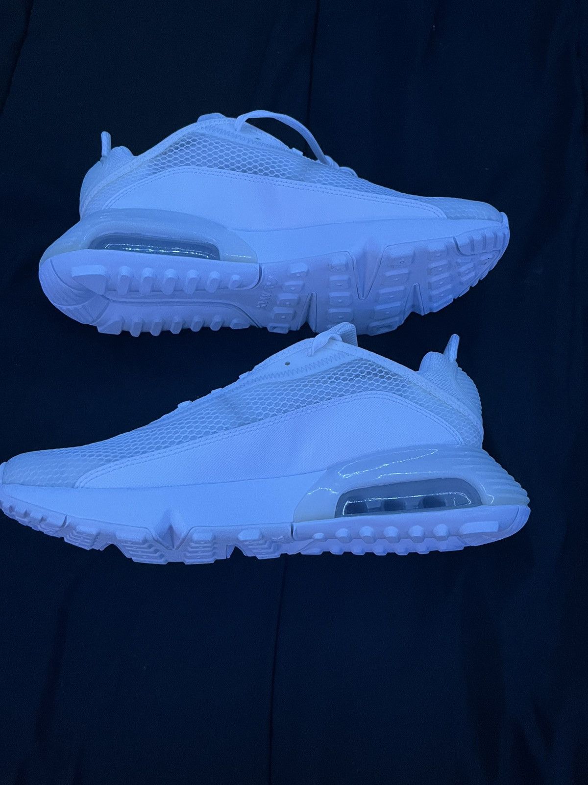 Nike Airmax 2090 Triple White Size US 7 / EU 40 - 7 Thumbnail