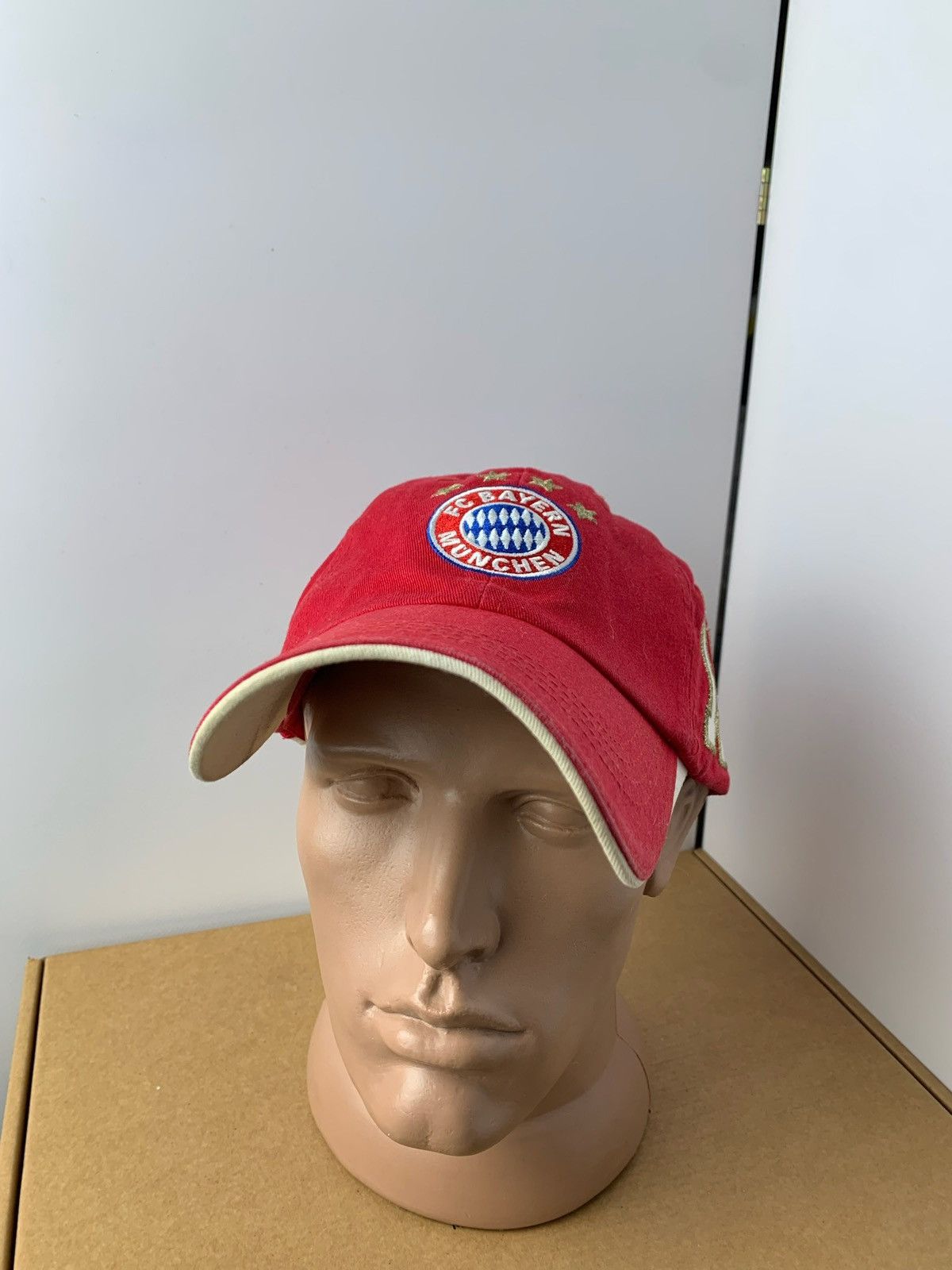 Vintage Vintage Soccer cap 10 robben rare Bayern Munich Size ONE SIZE - 2 Thumbnail