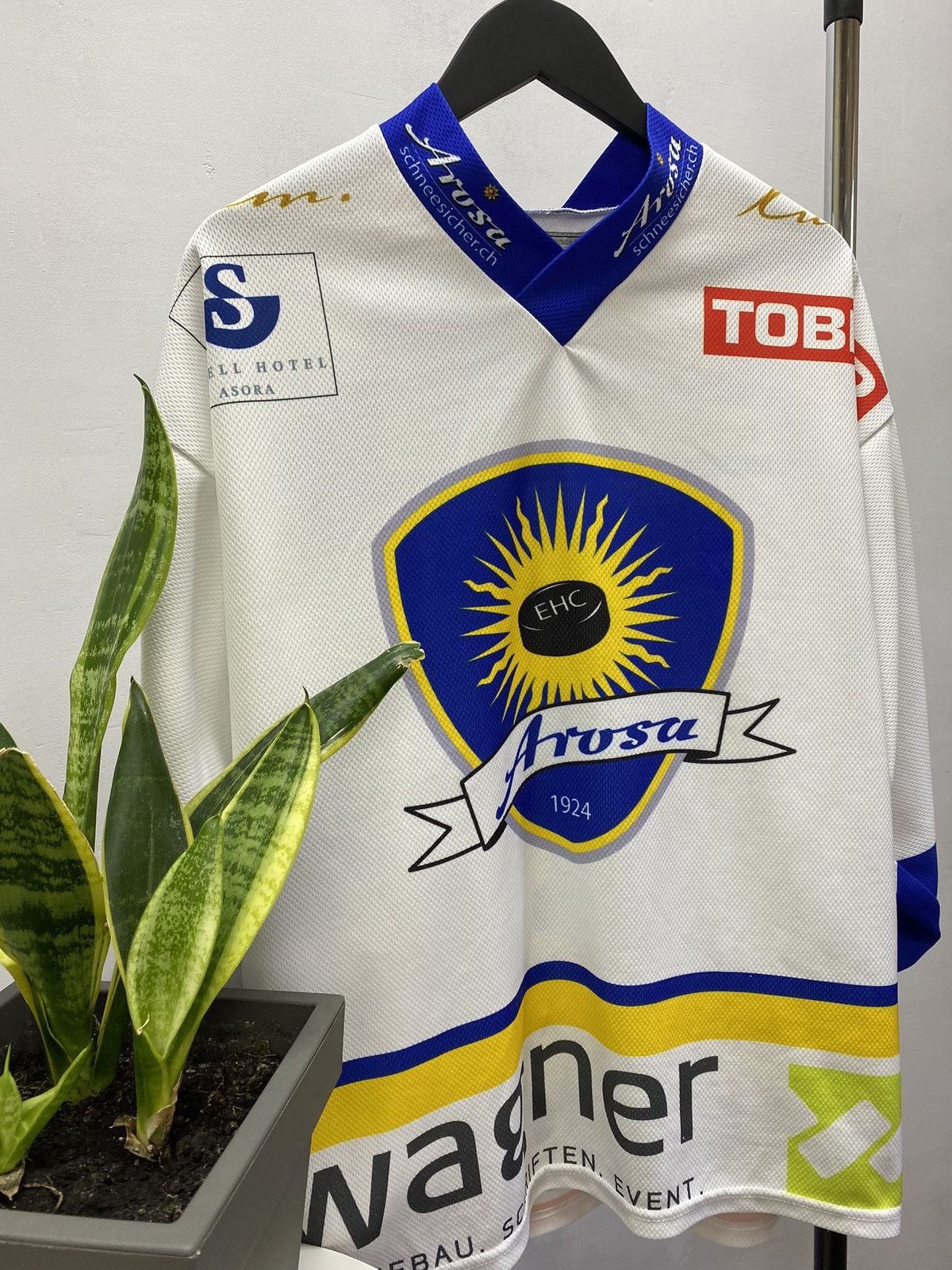 NHL × Vintage EHC AROSA HOCKEY SHIRT JERSEY OCHSNER SIZE M #1 SUSSANNE Size US M / EU 48-50 / 2 - 20 Thumbnail