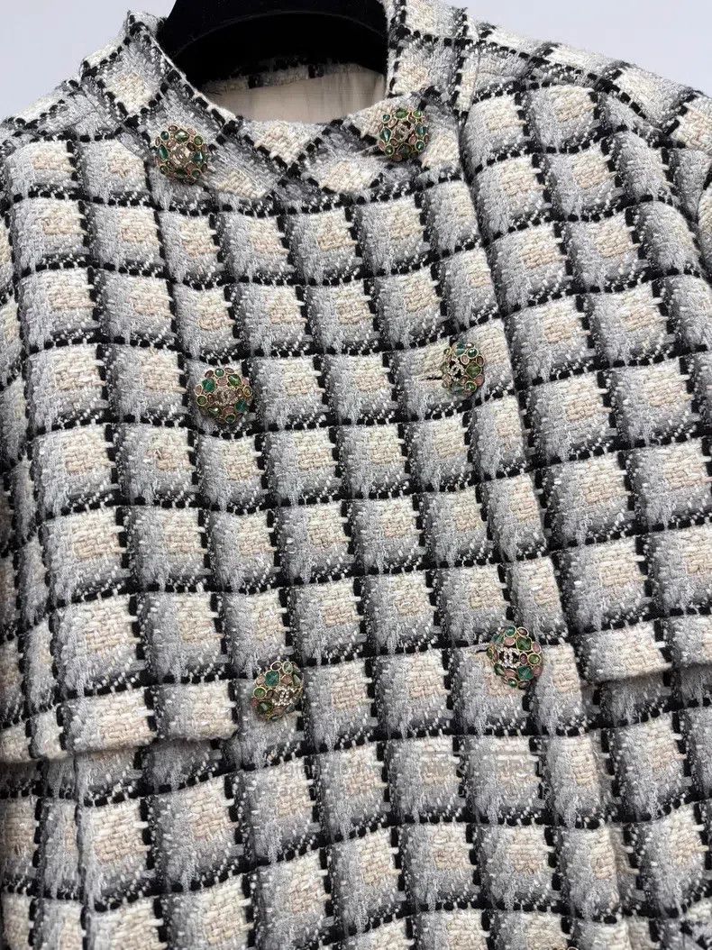 Chanel Chanel 22K flower diamond buckle plaid jacket Size XXS / US 00 / IT 34 - 2 Thumbnail