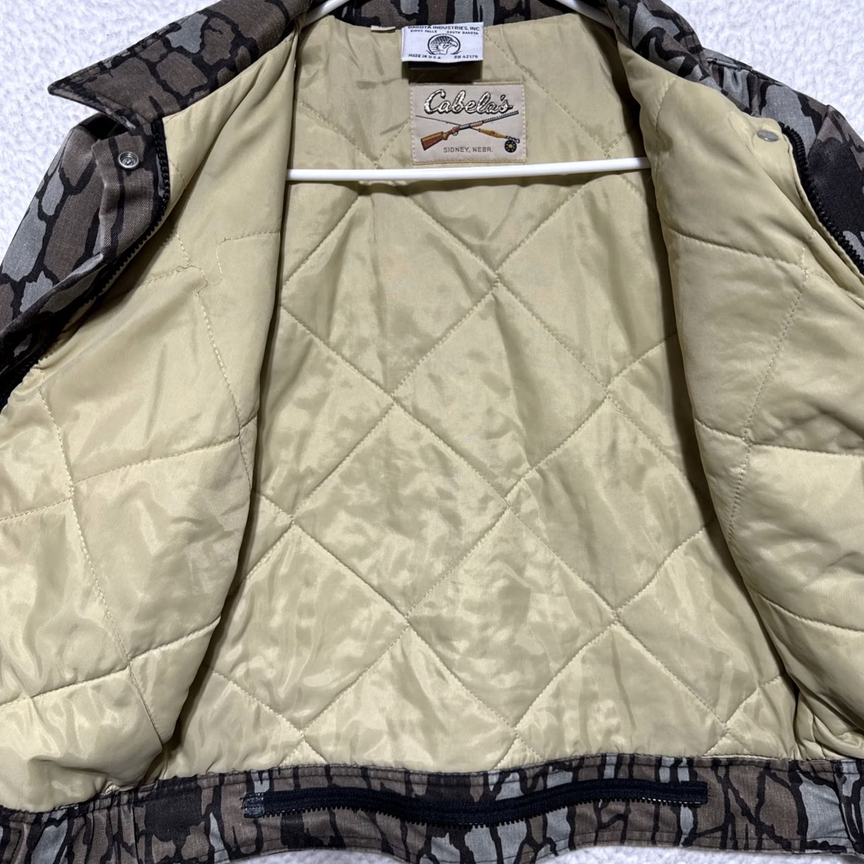Vintage VINTAGE Cabela's Trebark Camo Quilt Lined Cropped Detroit Jacket Women’s Size 16 Womens 90s Camouflage Zip Jacket Size XXL / US 16-18 / IT 52-54 - 7 Thumbnail