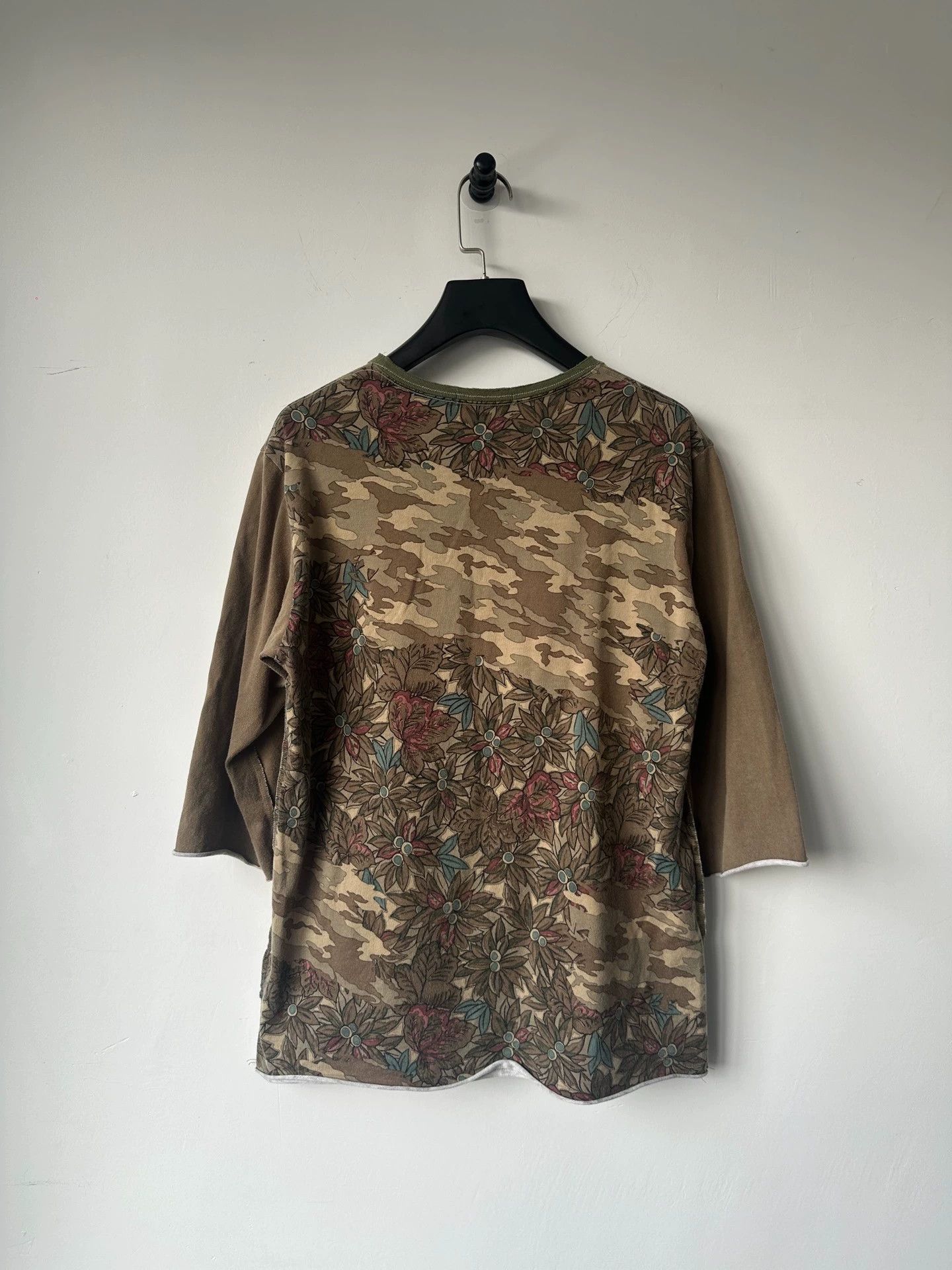 Undercover undercover carnivorous flower 3/4 sleeve size 2 Size US M / EU 48-50 / 2 - 3 Thumbnail