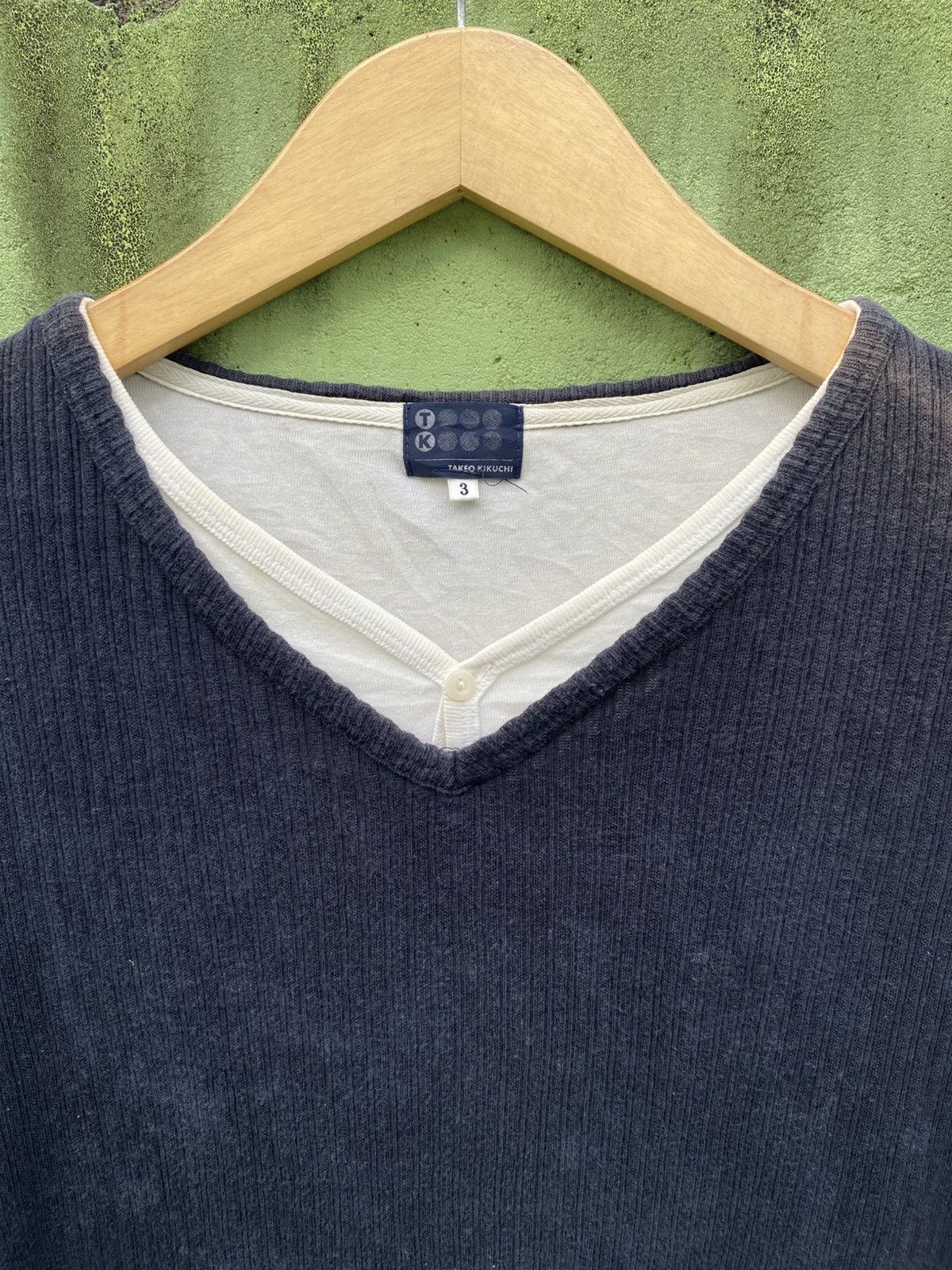 Takeo Kikuchi Takeo Kikuchi Ribbed V-neck With White Undershirt Layer Size US L / EU 52-54 / 3 - 2 Thumbnail