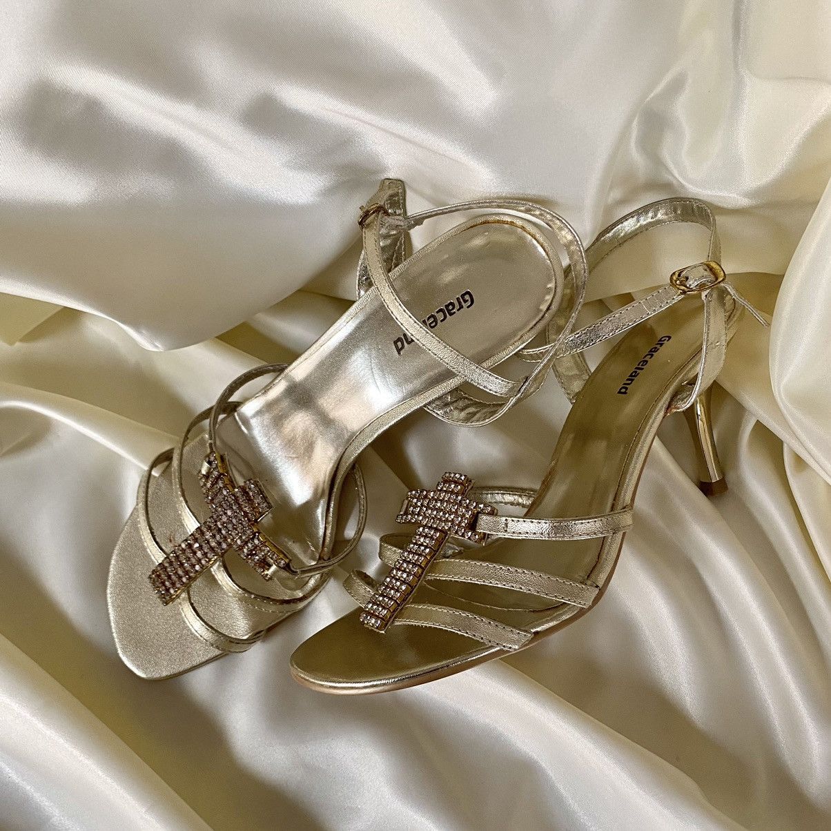 Vintage Vintage gold kitten heels with crosses Size US 6.5 / IT 36.5 - 3 Thumbnail