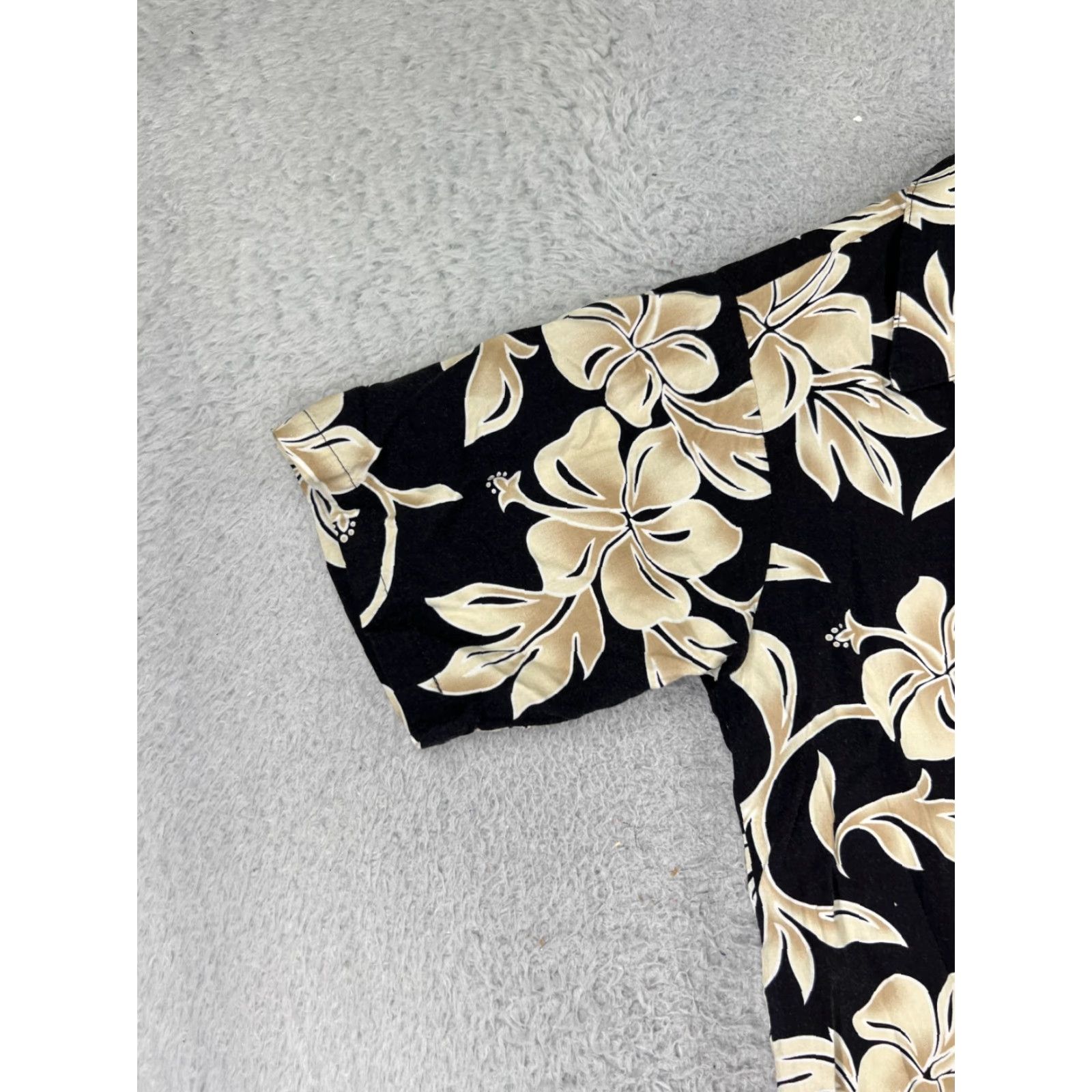 Vintage DH Creations Shirt Mens Small Black Beige Floral Hibiscus Polyester Hawaiian Size US S / EU 44-46 / 1 - 5 Thumbnail