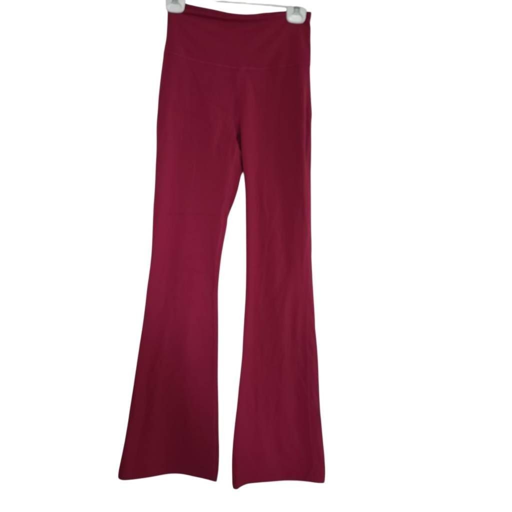 Lululemon Lululemon Women's Size 6 Pink Fuschia Flare Leggings Size 28" / US 6 / IT 42 - 1 Thumbnail