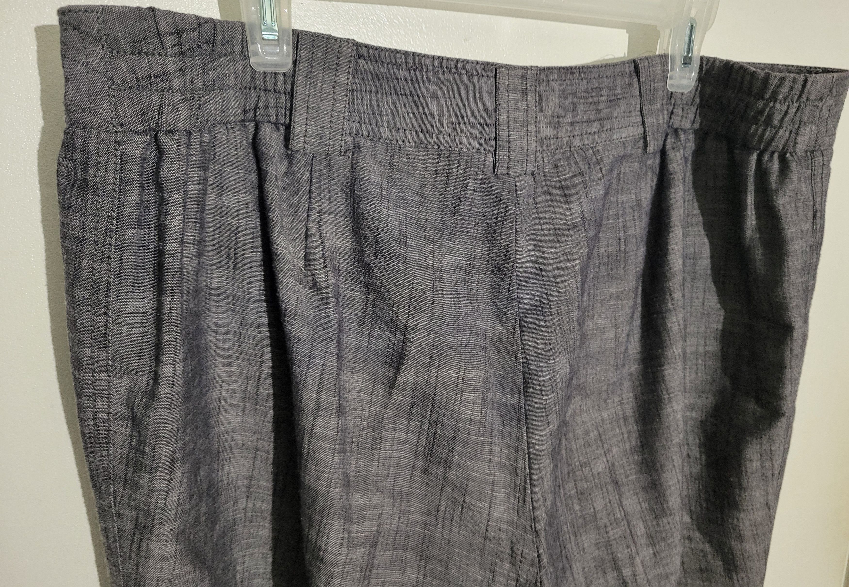 Other Larry Levine Woman Stretch Cropped Pants Grey Capri Pants Size 40" / US 18 - 5 Thumbnail